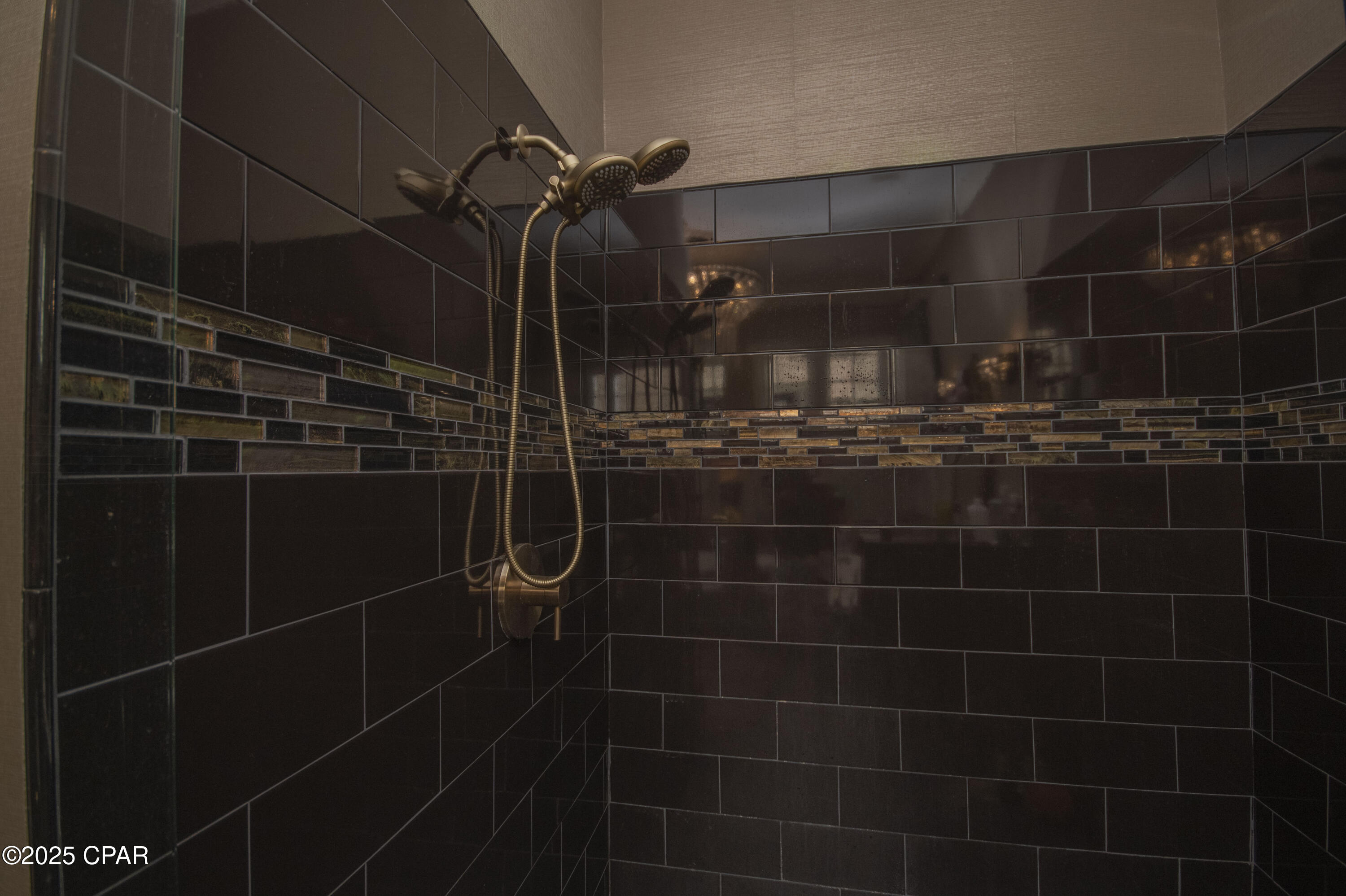 Plug2onevuh1dxvi08sdr378zslmske3qw6g99gbo_c