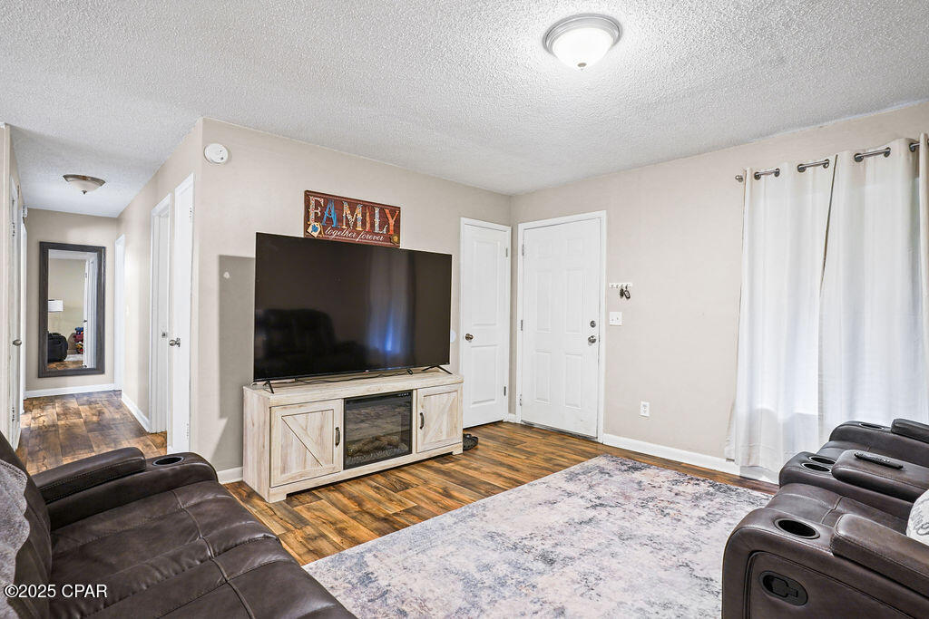 R4fmfabp_mqla23rzr4tfcuzbnaiuidwhqu6ngwrizs