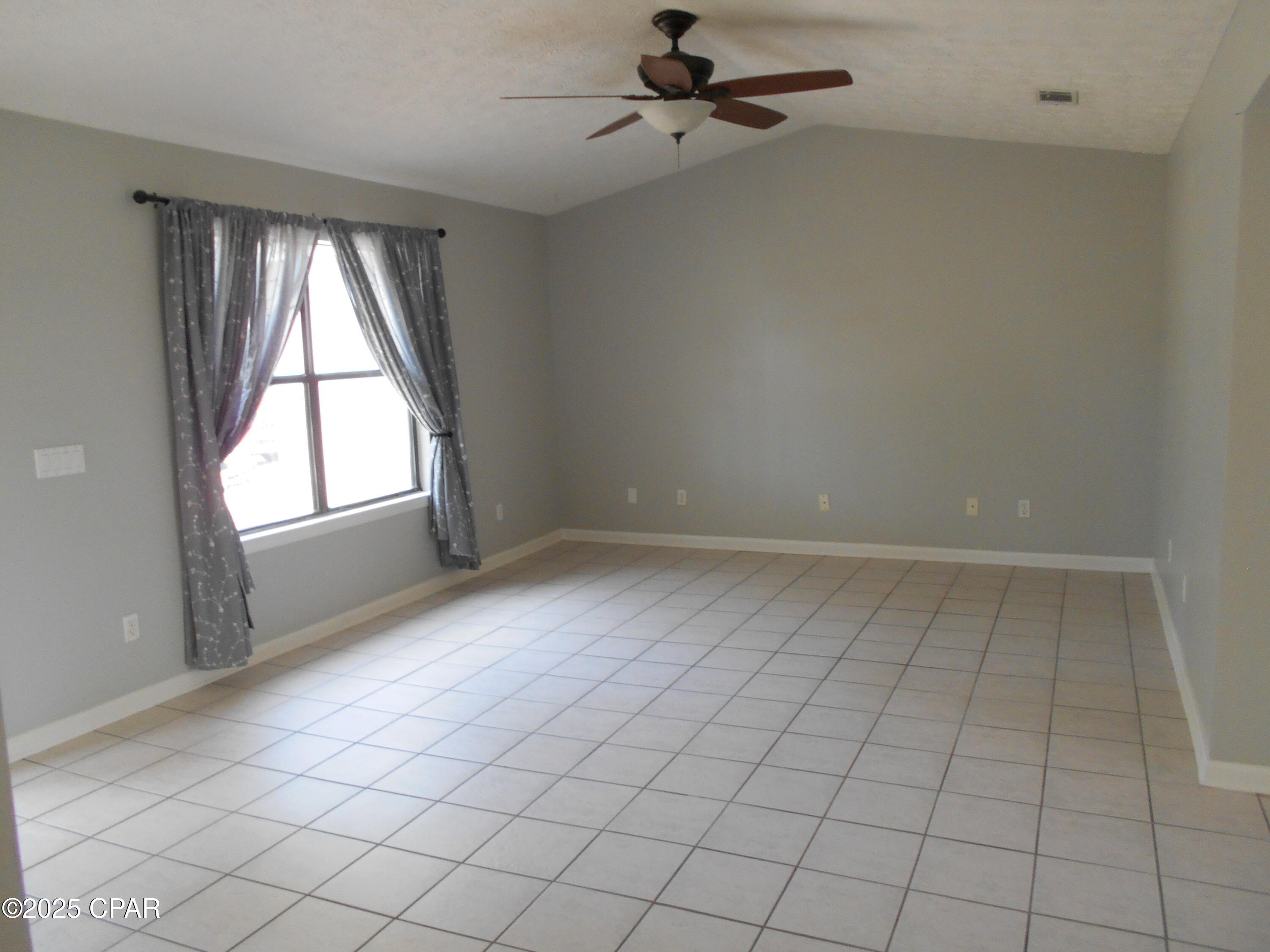 Image 3 For 104 Country Place