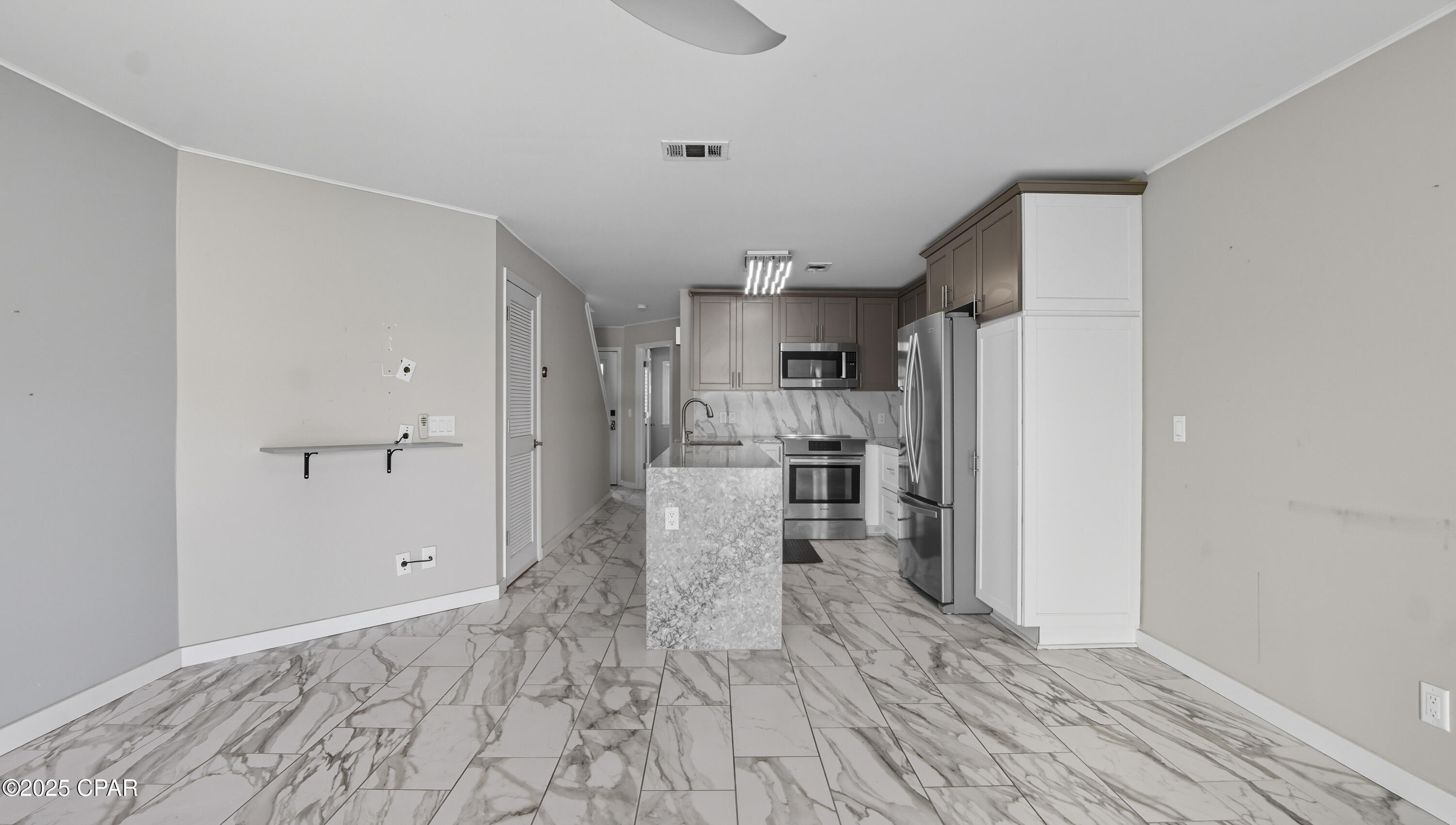 Image 7 For 8730 Thomas Drive 113