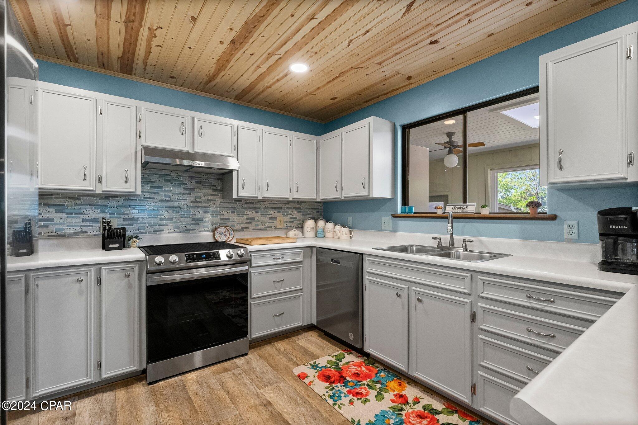 Image 15 For 806 Longwood Circle