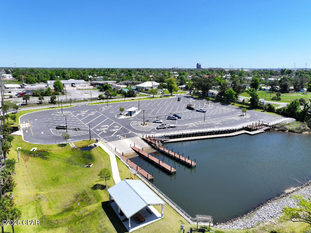 Listing photo id 76 for 319 Abbie Road