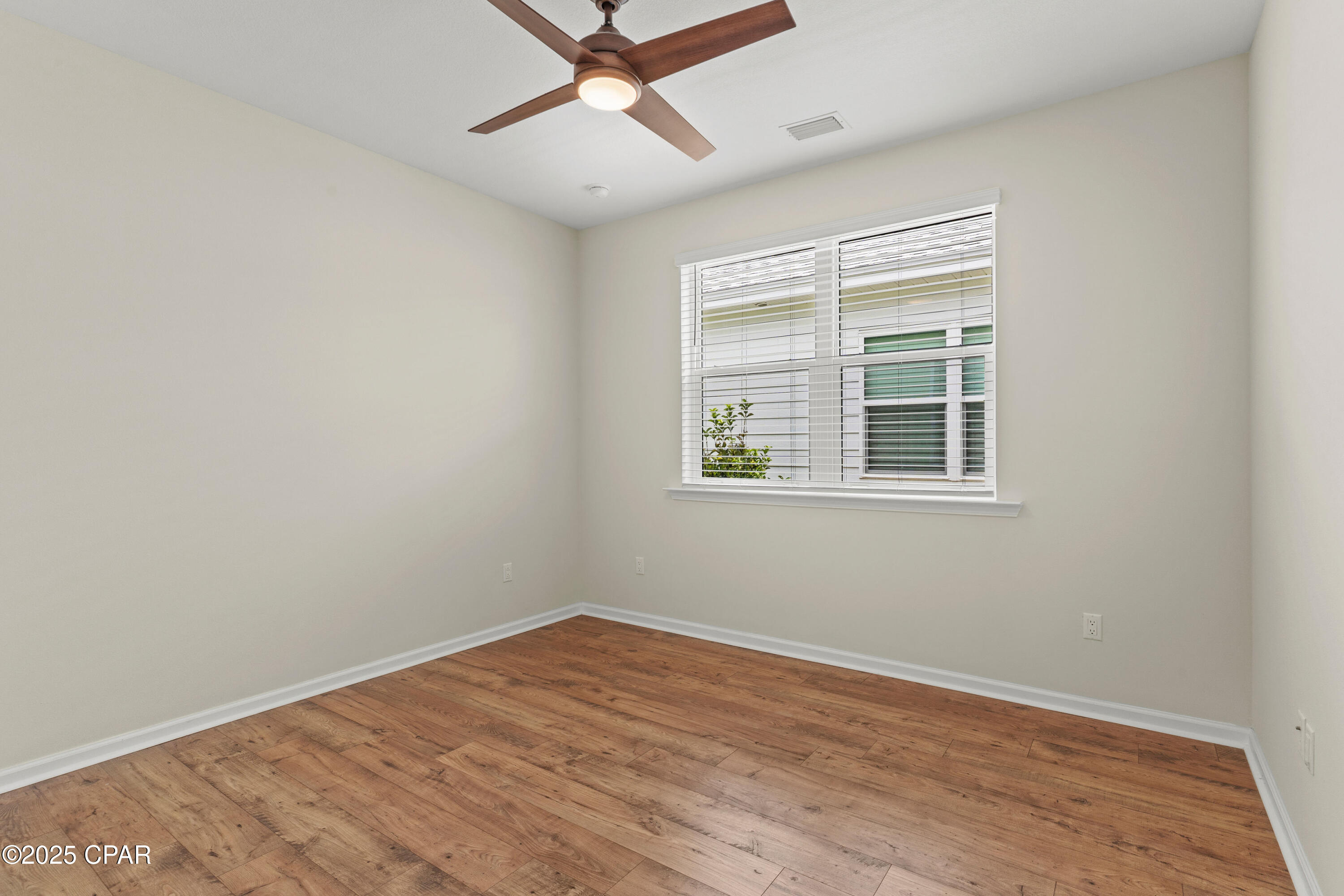 Nfv8c1d_ Vzej5lejcqyarh3trvnincimgxd55 1wcg