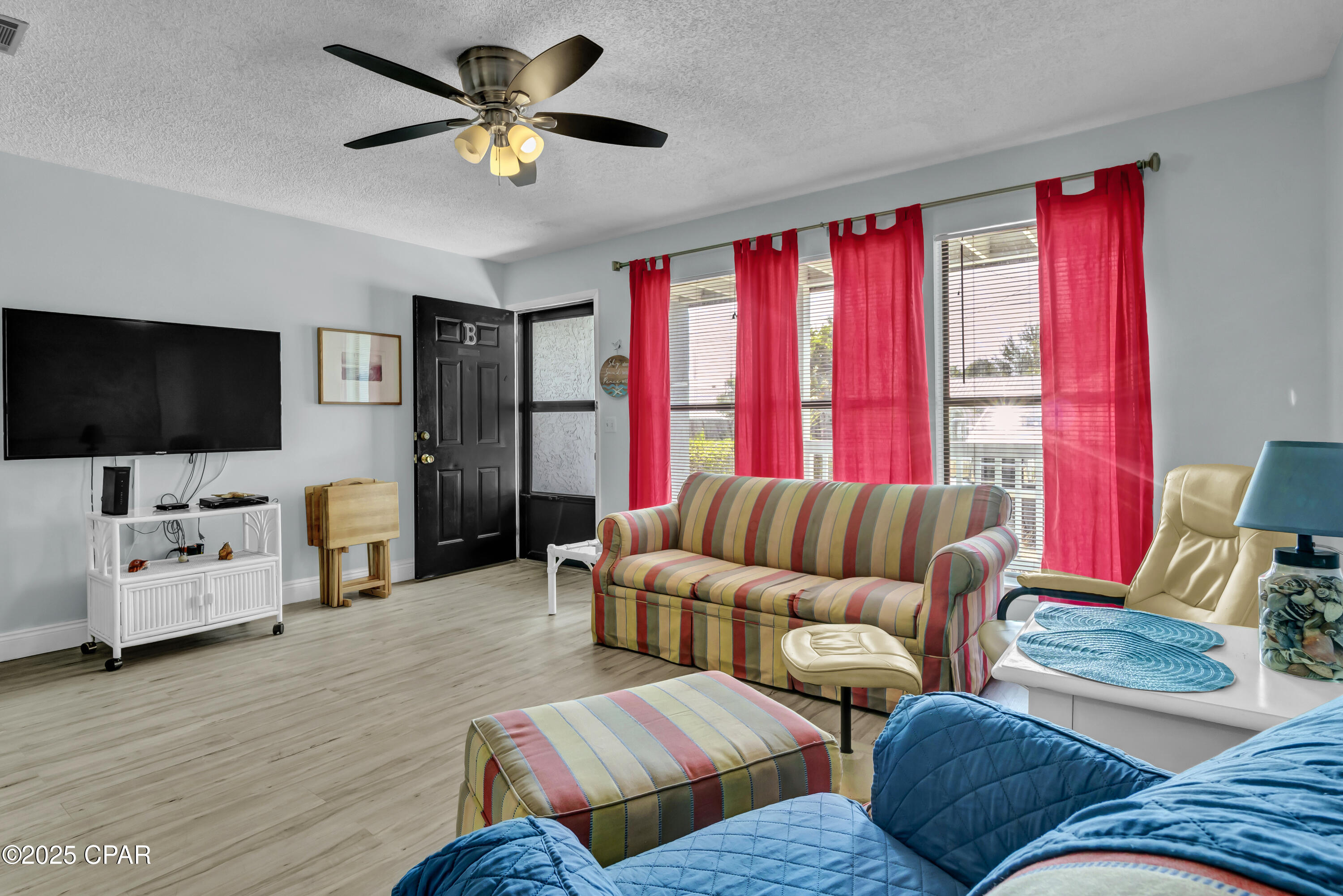 Dkhe2wotcmp4 C6baayvqajhdk Nuiebiykb3lq4tho