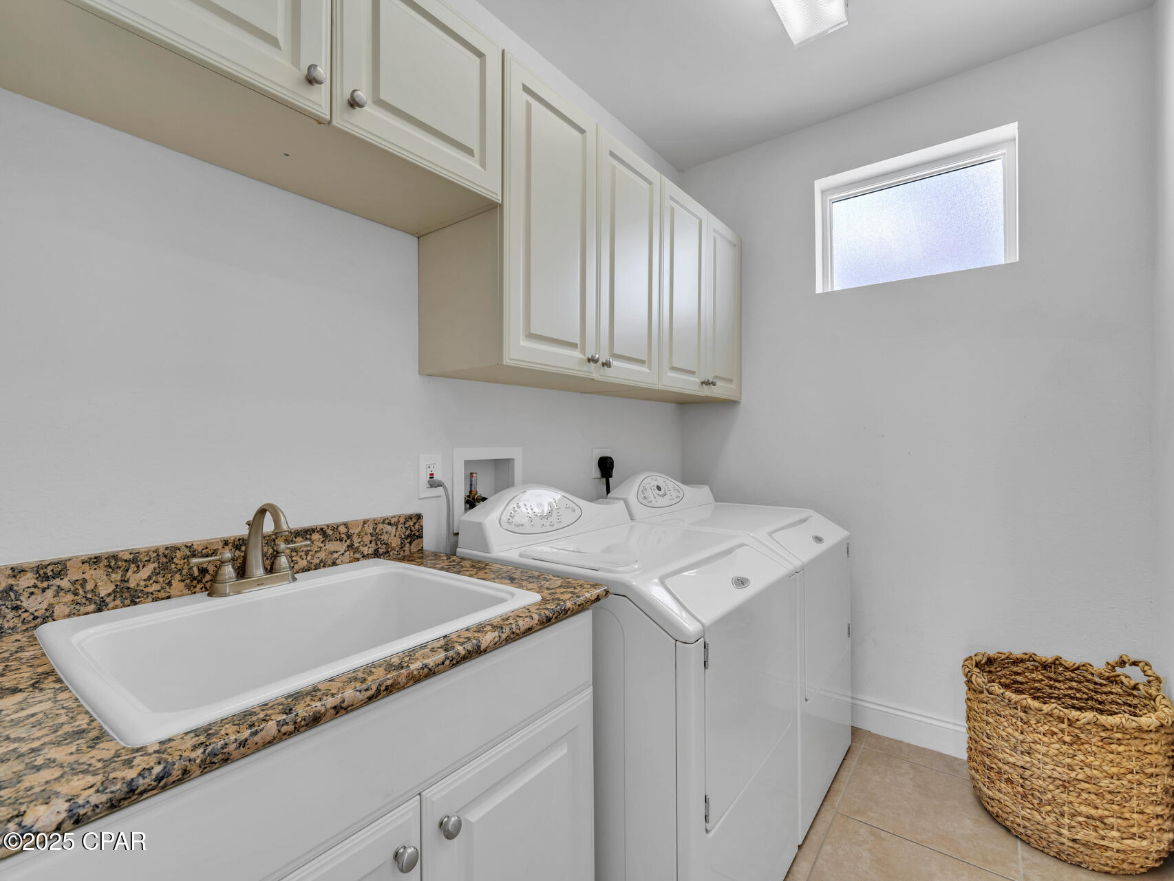 1rcyc4c9oy9sixizelivnrqxmgiljsj4ry9qgqe2sxw