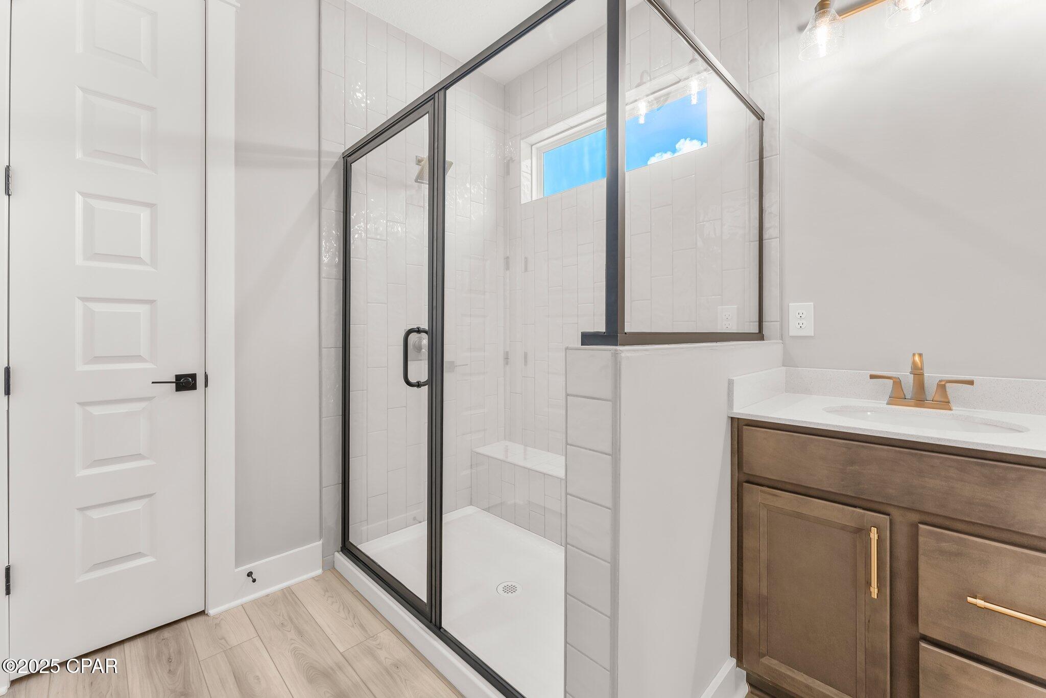 V32ifk6zwpgr0pbhi7ymvvqhqtqcvu67whwwzwnp_zq