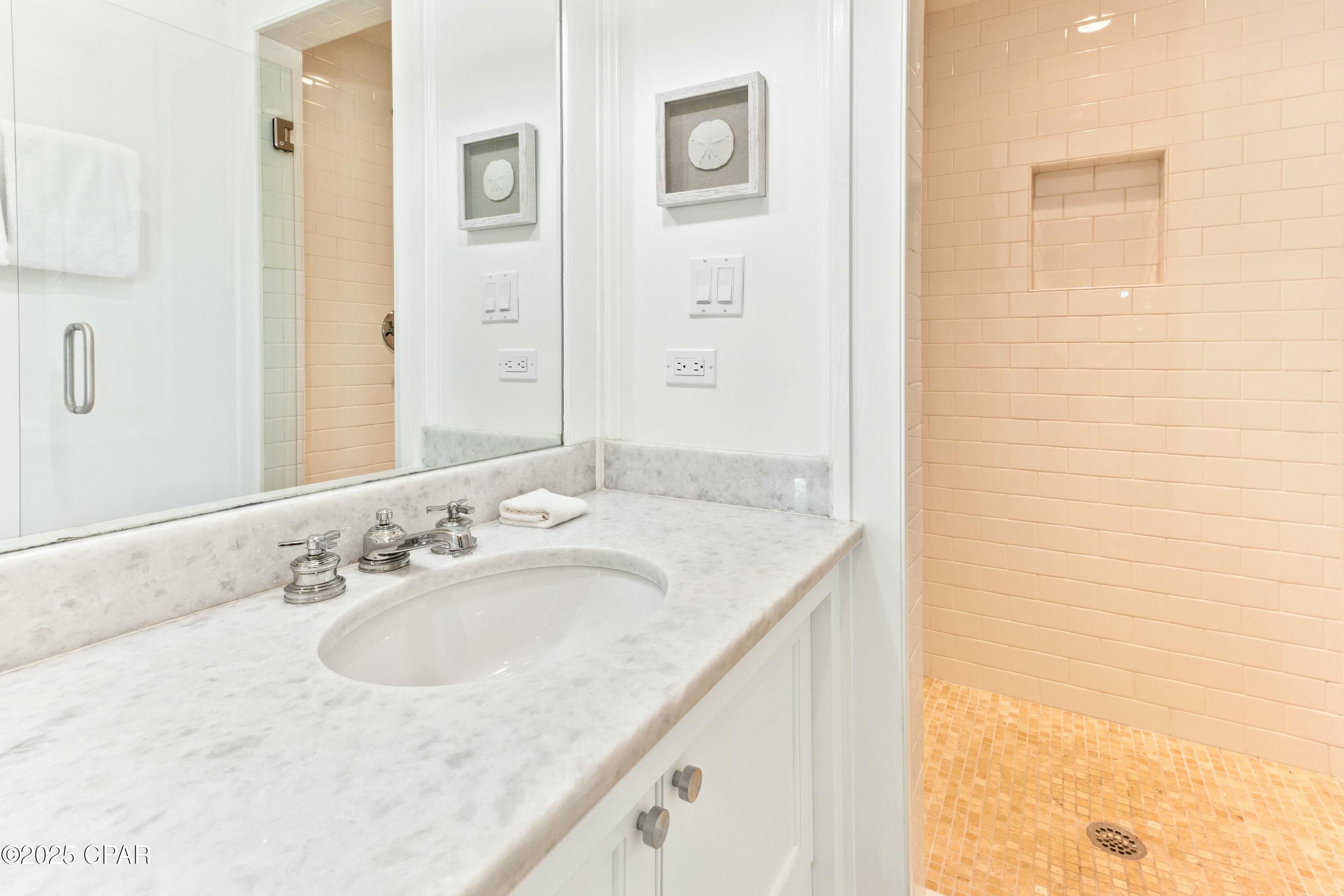 Dehmfdlz7_urvi Q7yagrn7awofgjuict9gfxmonzfc