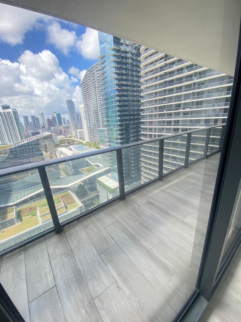 45 SW 9th St #2510, Miami FL 33130