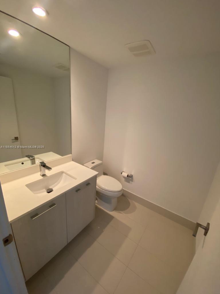 45 SW 9th St #2510, Miami FL 33130