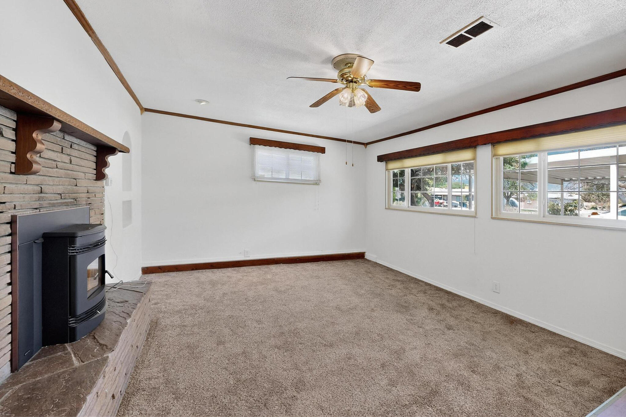 3900 DELAMAR Avenue NE 