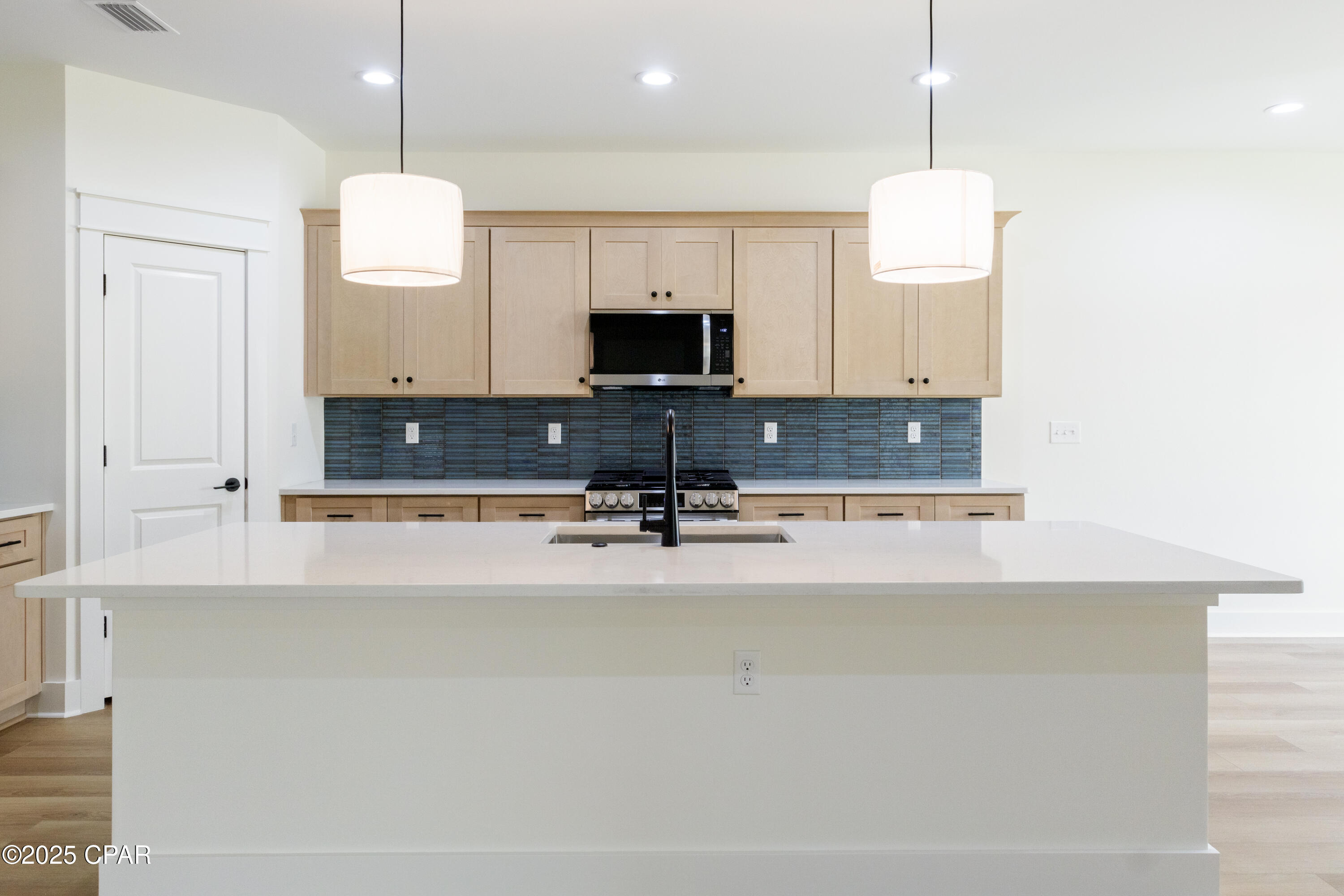 Image 3 For 3825 Red Deer Circle
