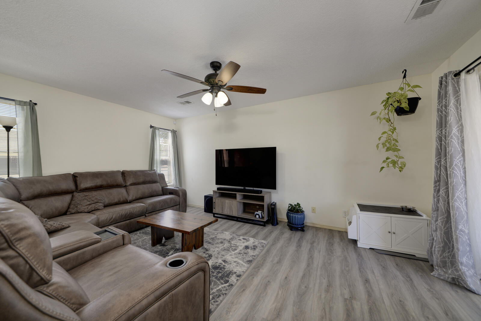 1752 BLUEBERRY Drive NE 