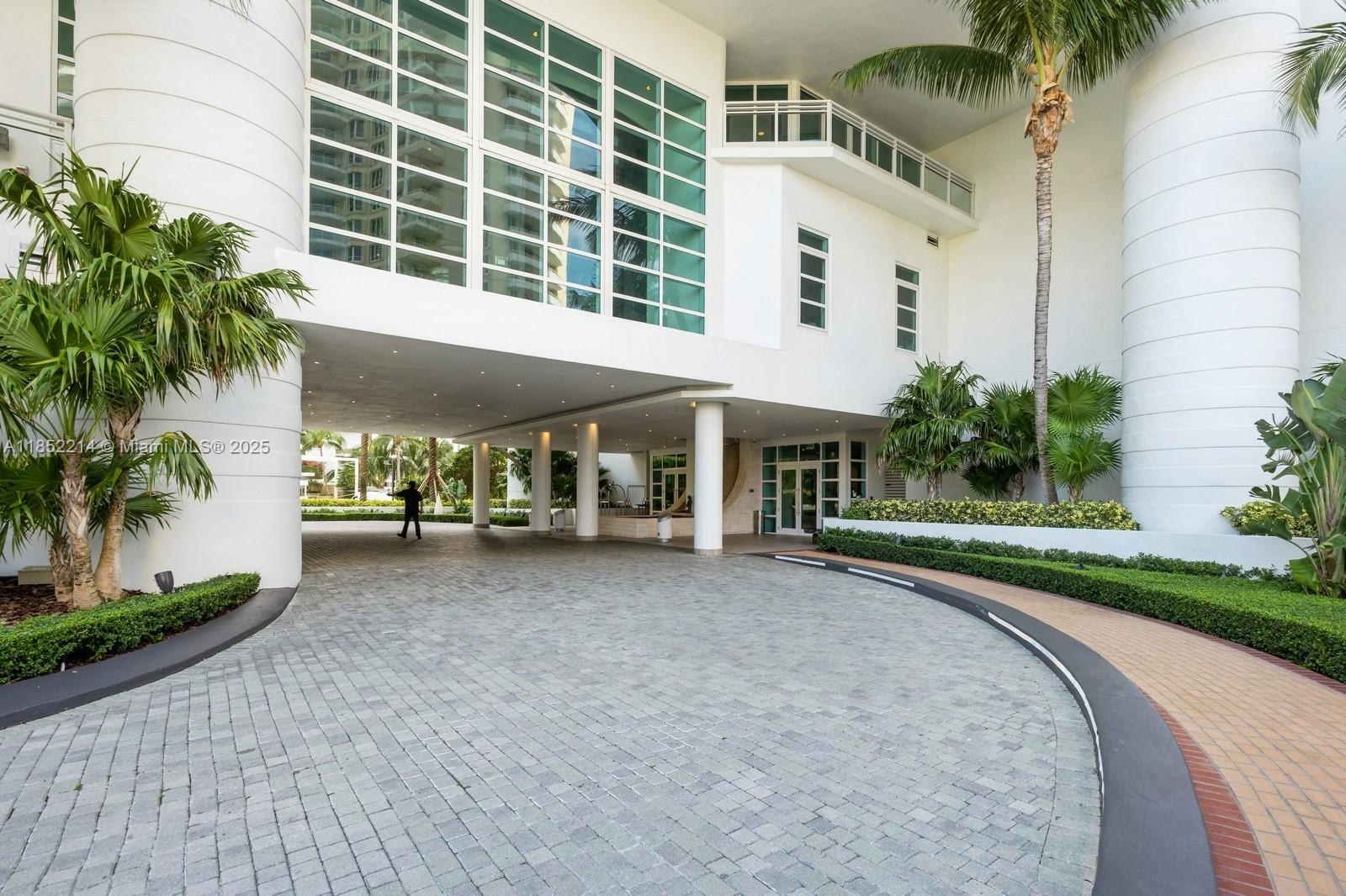 900 Brickell Key Blvd #1702, Miami FL 33131
