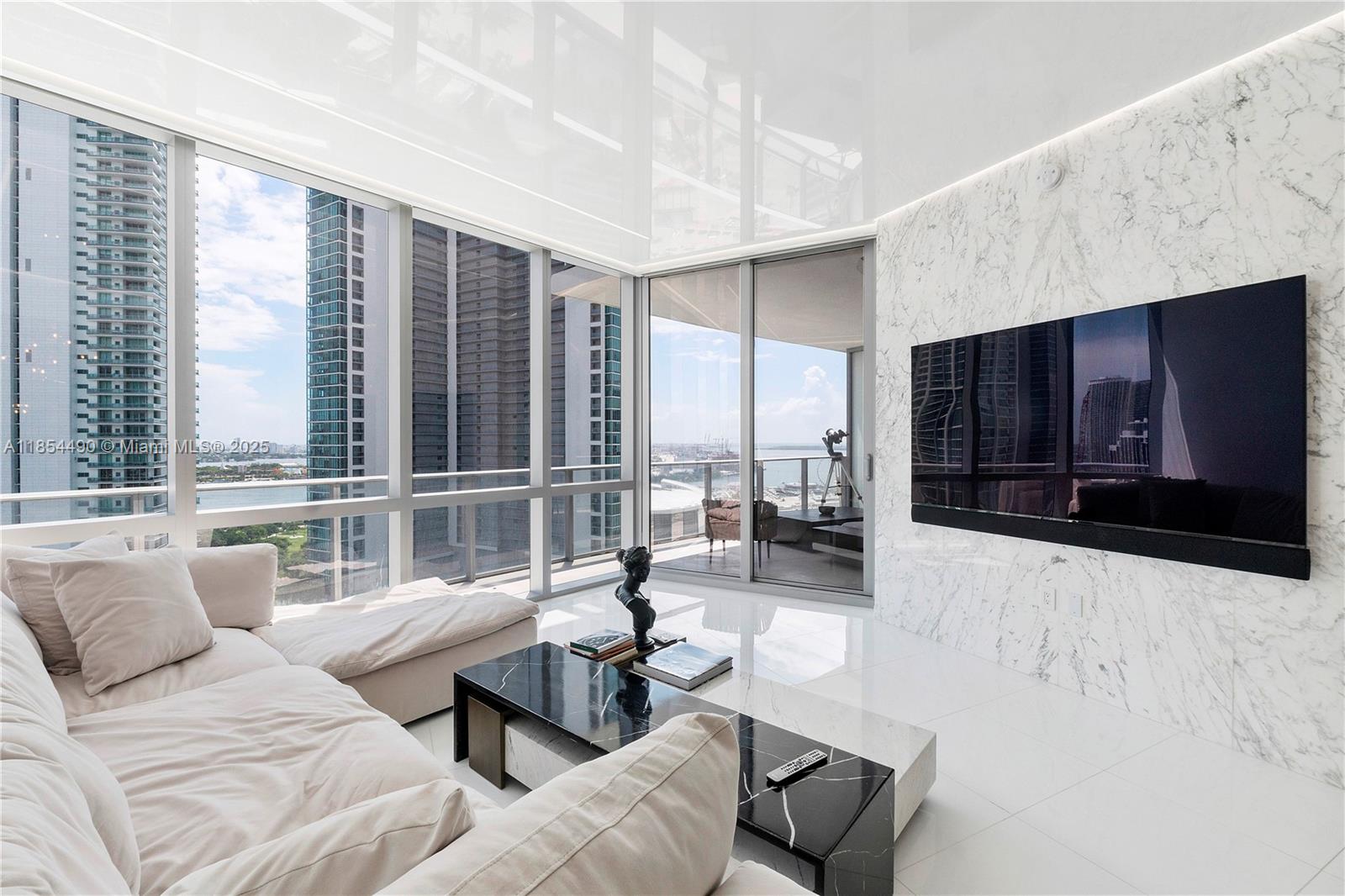 Apartamento à Venda em Miami, FL