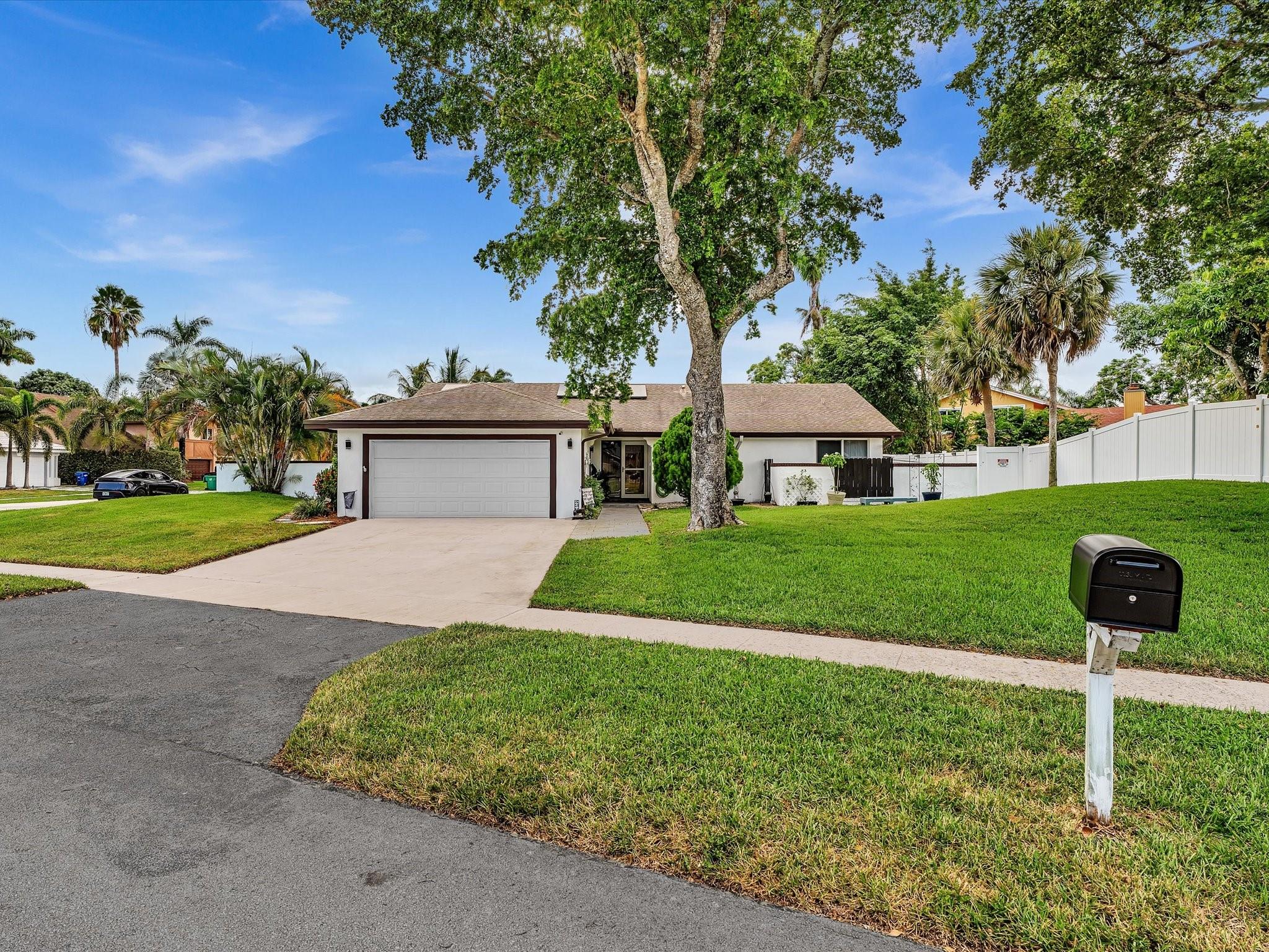 Boulevard North 92-18 B