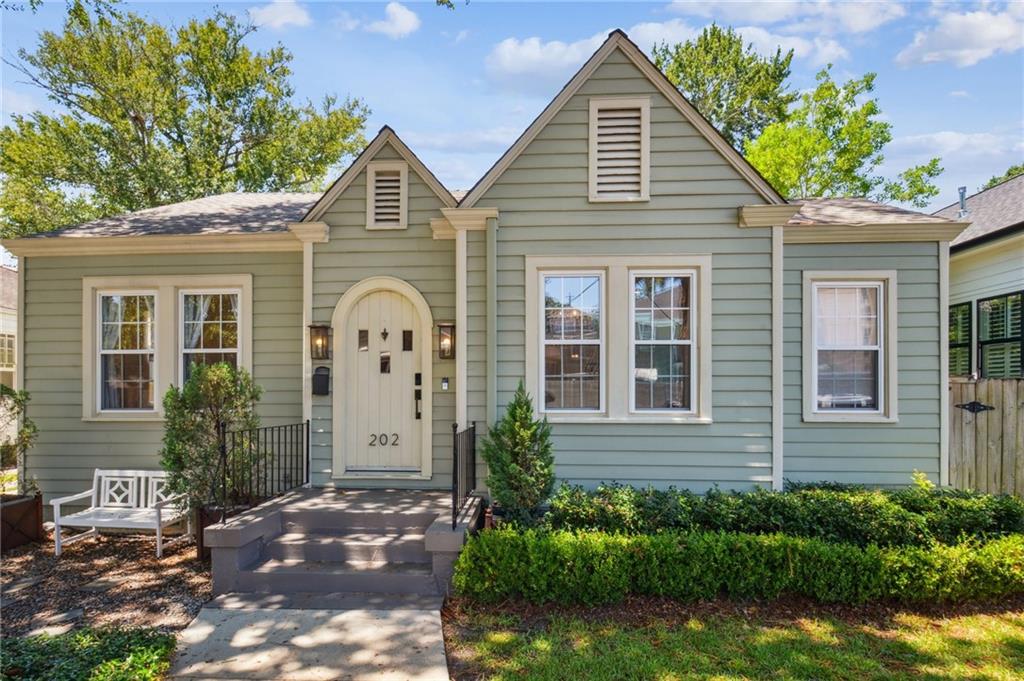 Rare find - don't miss this precious move-in ready 3 bed/2bath cottage in sought after area of Old Metairie. New HVAC system, 9' ceilings and hard wood floors. Marble counters, Bosch dishwasher, Thermador range. Sunroom/Office right off living room. Side patio with brick pavers leads to fenced grassed yard. Primary bedroom has backyard access with deck, a walk-in closet, an en suite bath with large walk-in shower, claw foot tub, and beautiful old charm tile. Flood Zone X. Prime location.