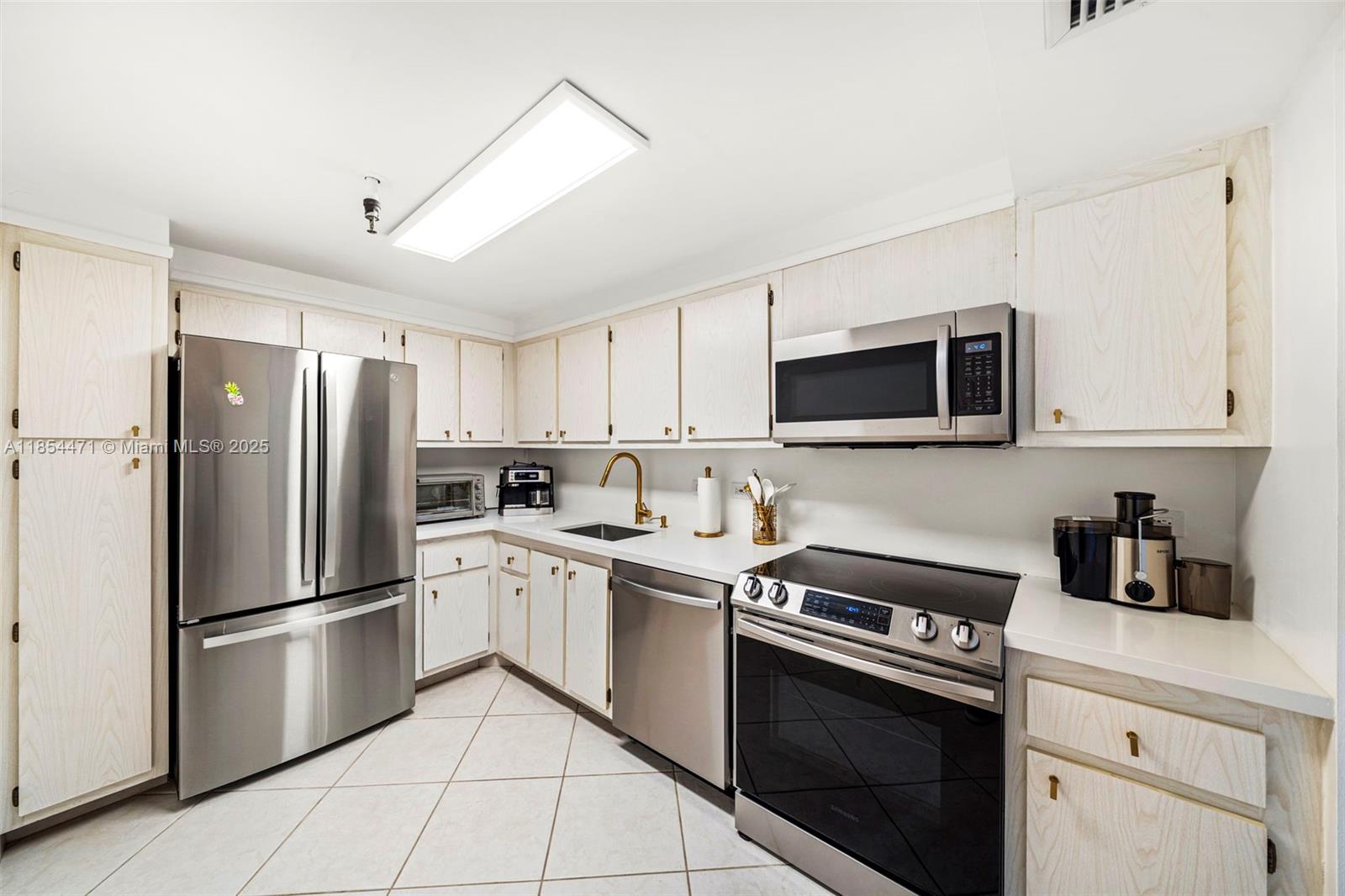 Property photo # 9