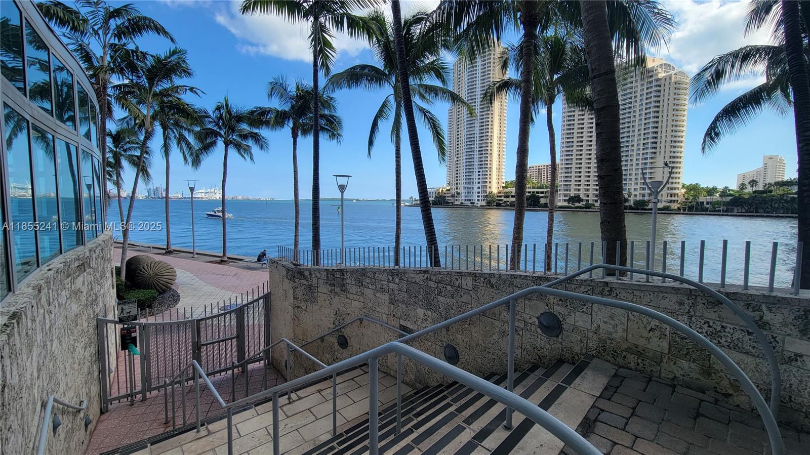 325 S Biscayne Blvd #3218, Miami FL 33131