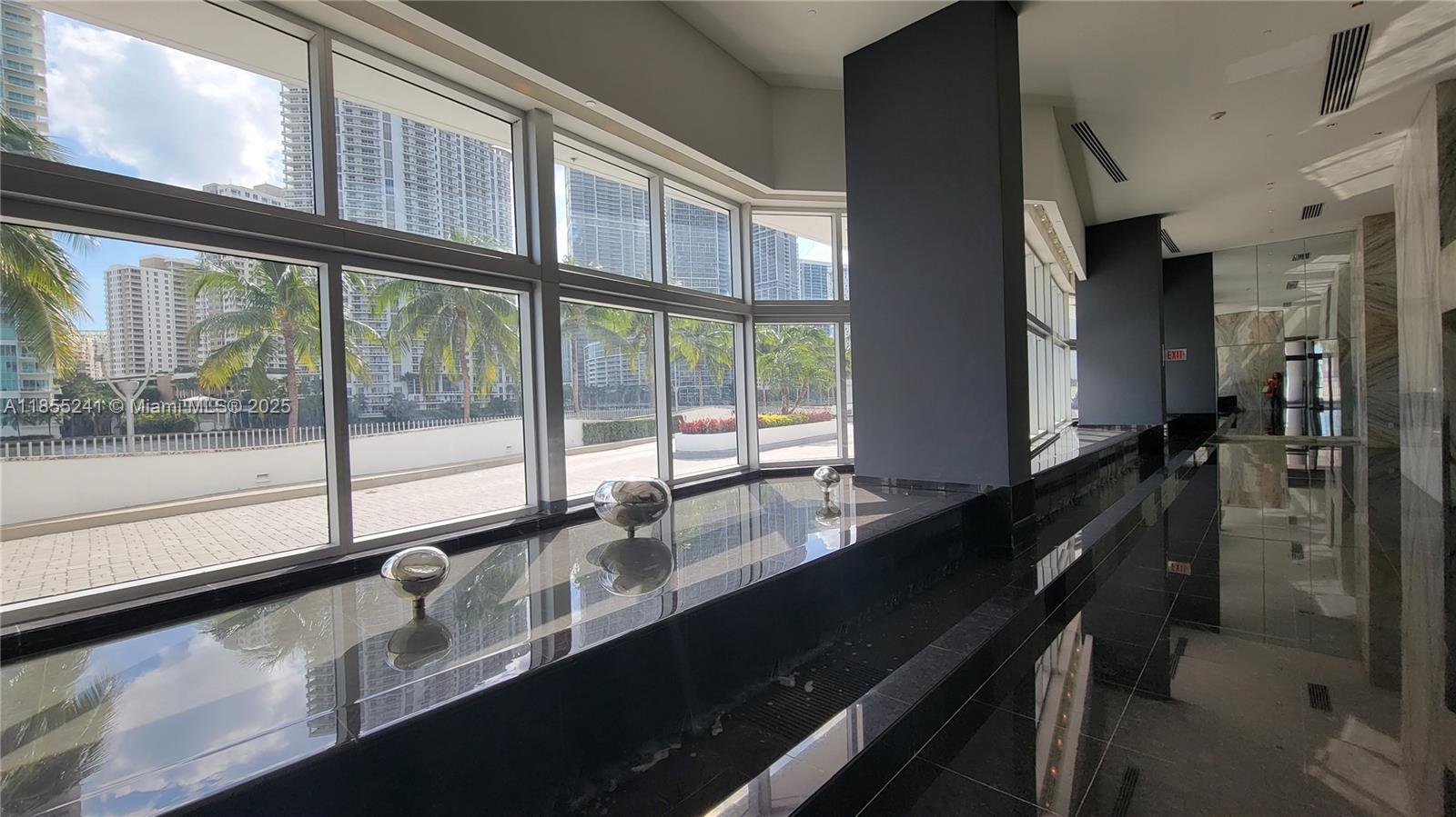 325 S Biscayne Blvd #3218, Miami FL 33131