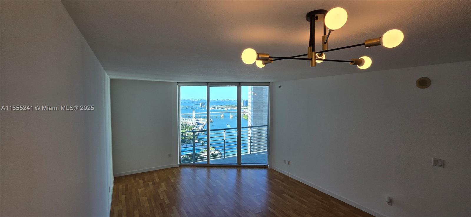 325 S Biscayne Blvd #3218, Miami FL 33131