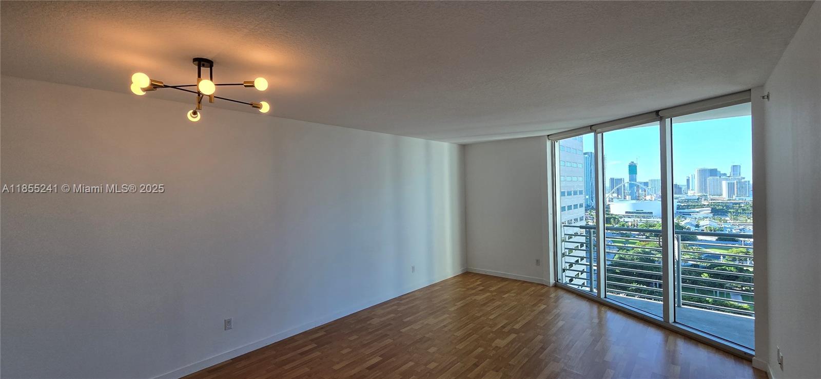 325 S Biscayne Blvd #3218, Miami FL 33131