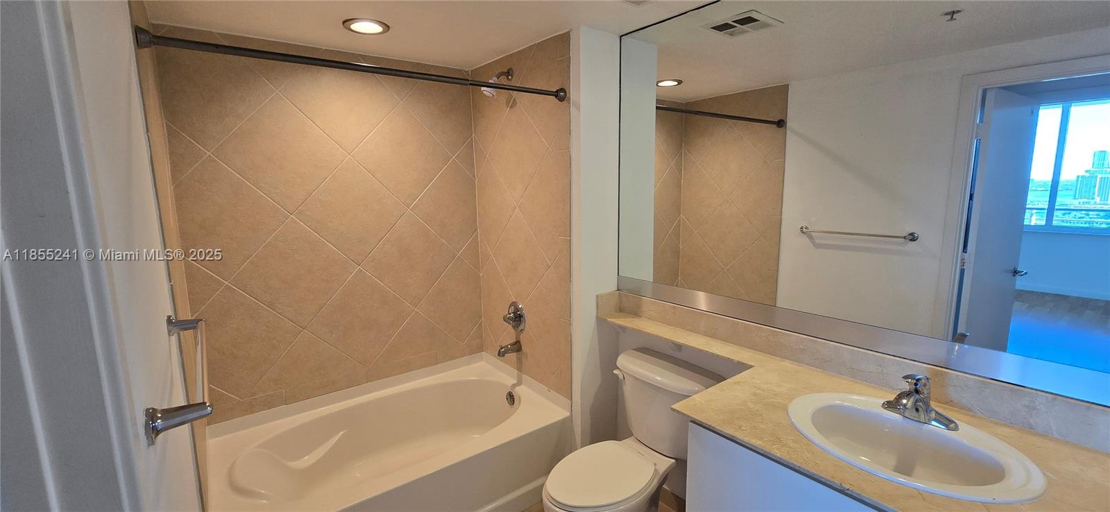 325 S Biscayne Blvd #3218, Miami FL 33131