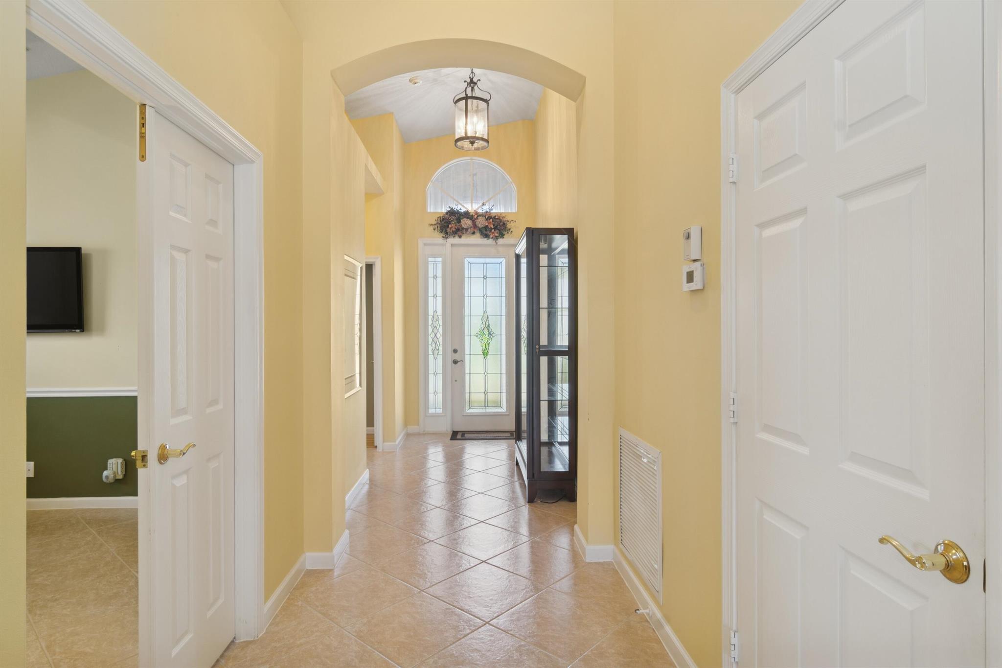 Homes for sale in Port St Lucie, FL | 328 Nw Shoreline Circle, Port St Lucie, FL 34986 | MLS# R11114029
