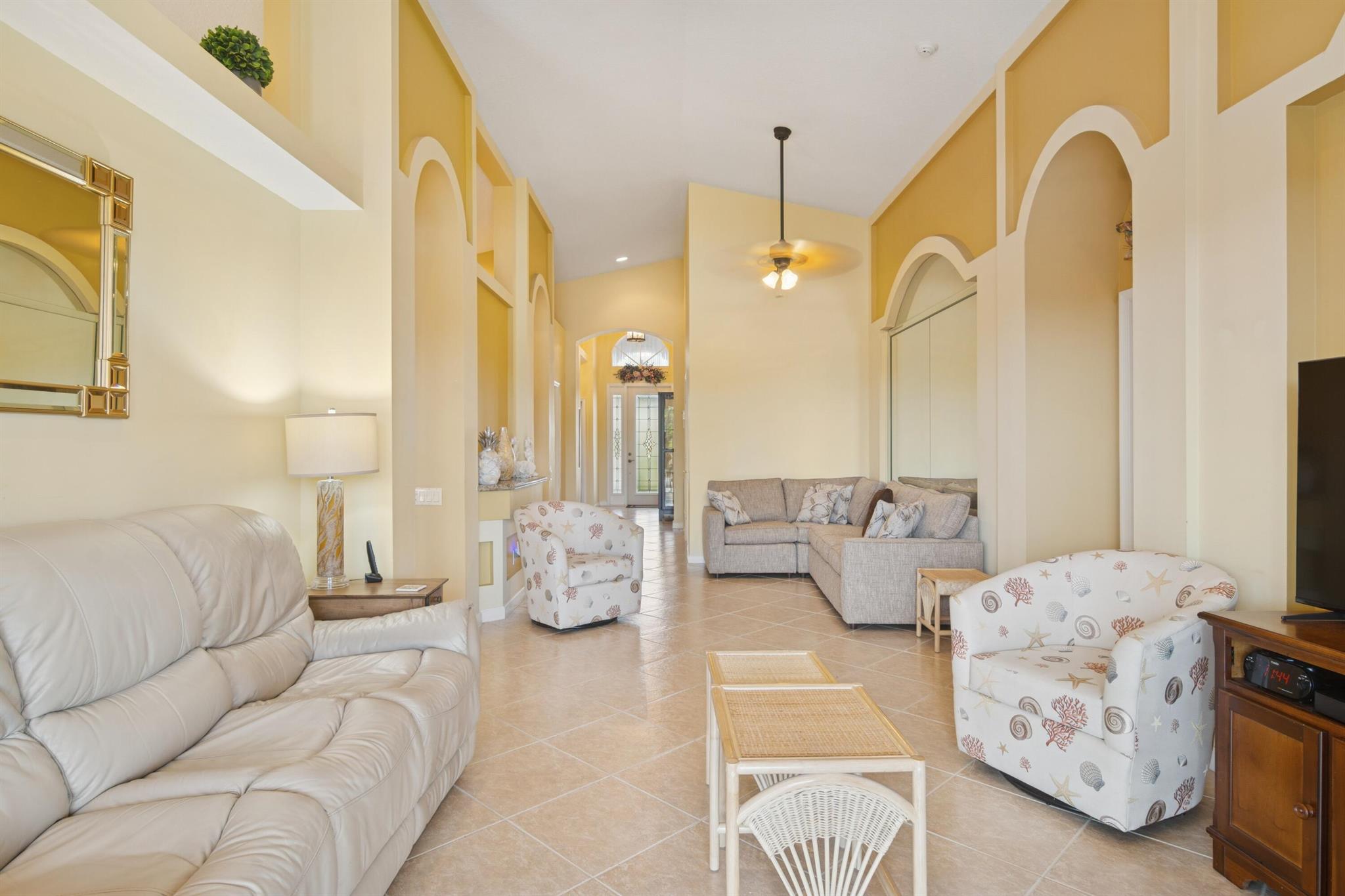 Homes for sale in Port St. Lucie, FL | 328 Nw Shoreline Circle, Port St. Lucie, FL 34986 | MLS# R11114029