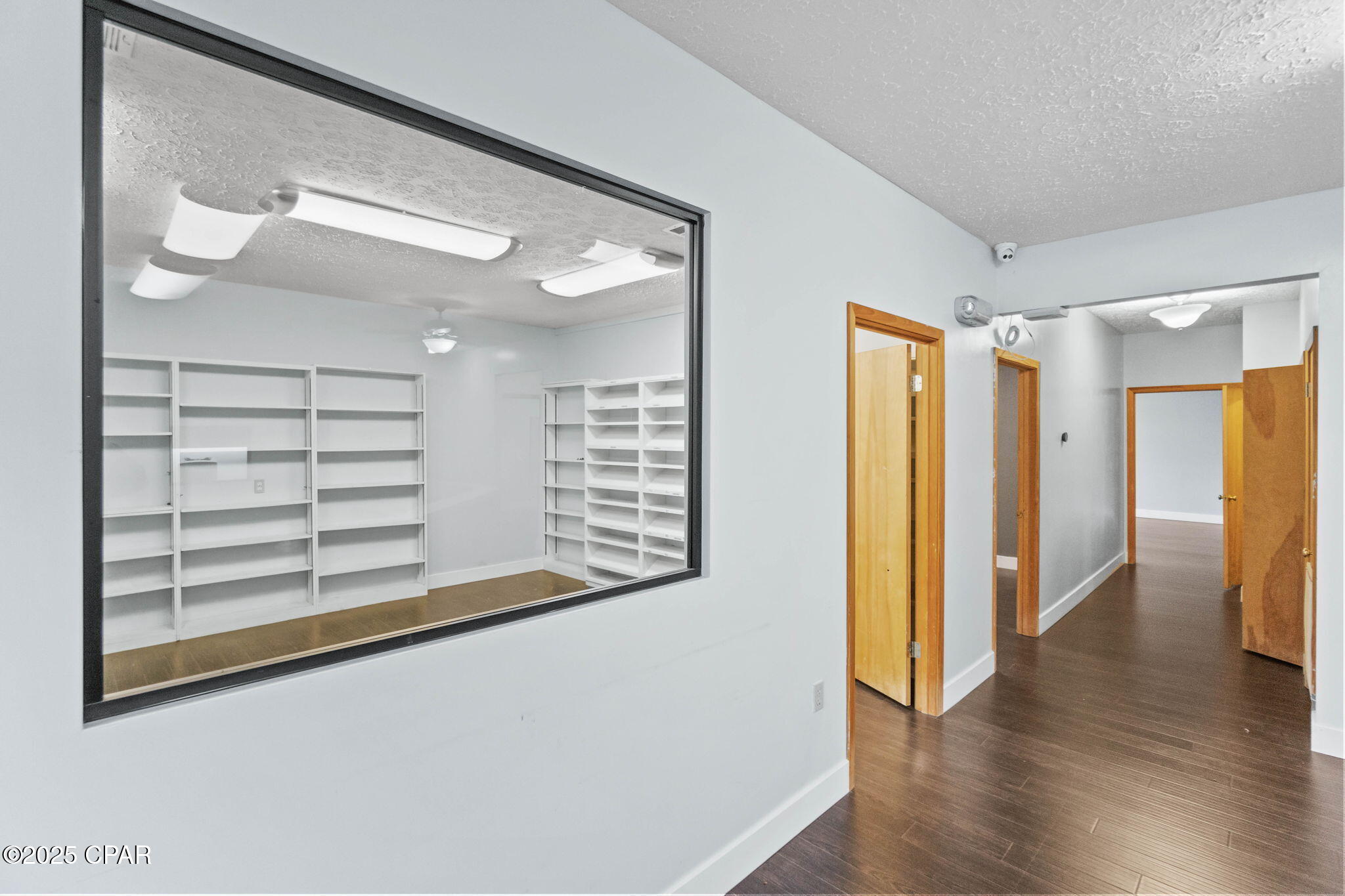 Image 12 For 2540 Lakeshore Drive