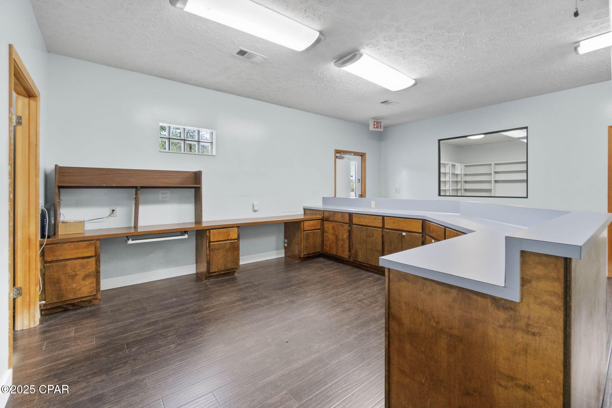 Image 19 For 2540 Lakeshore Drive