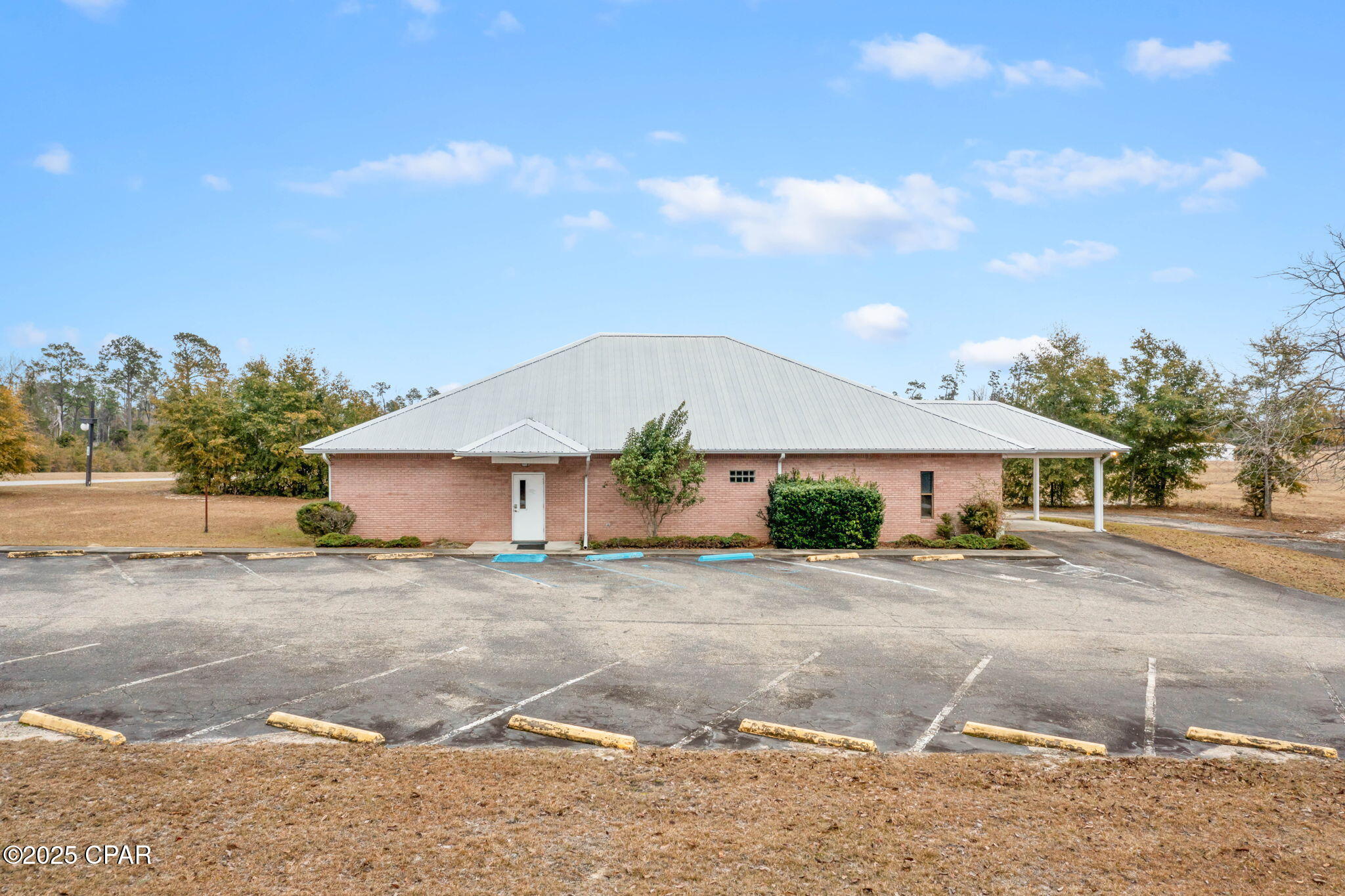 Image 2 For 2540 Lakeshore Drive