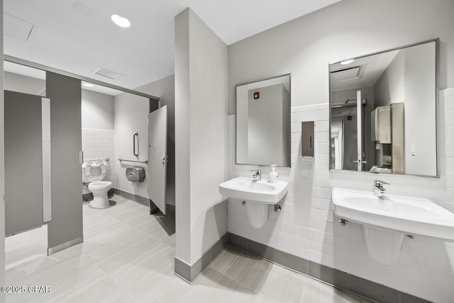 Image 3 For 638 Harrison Avenue 100