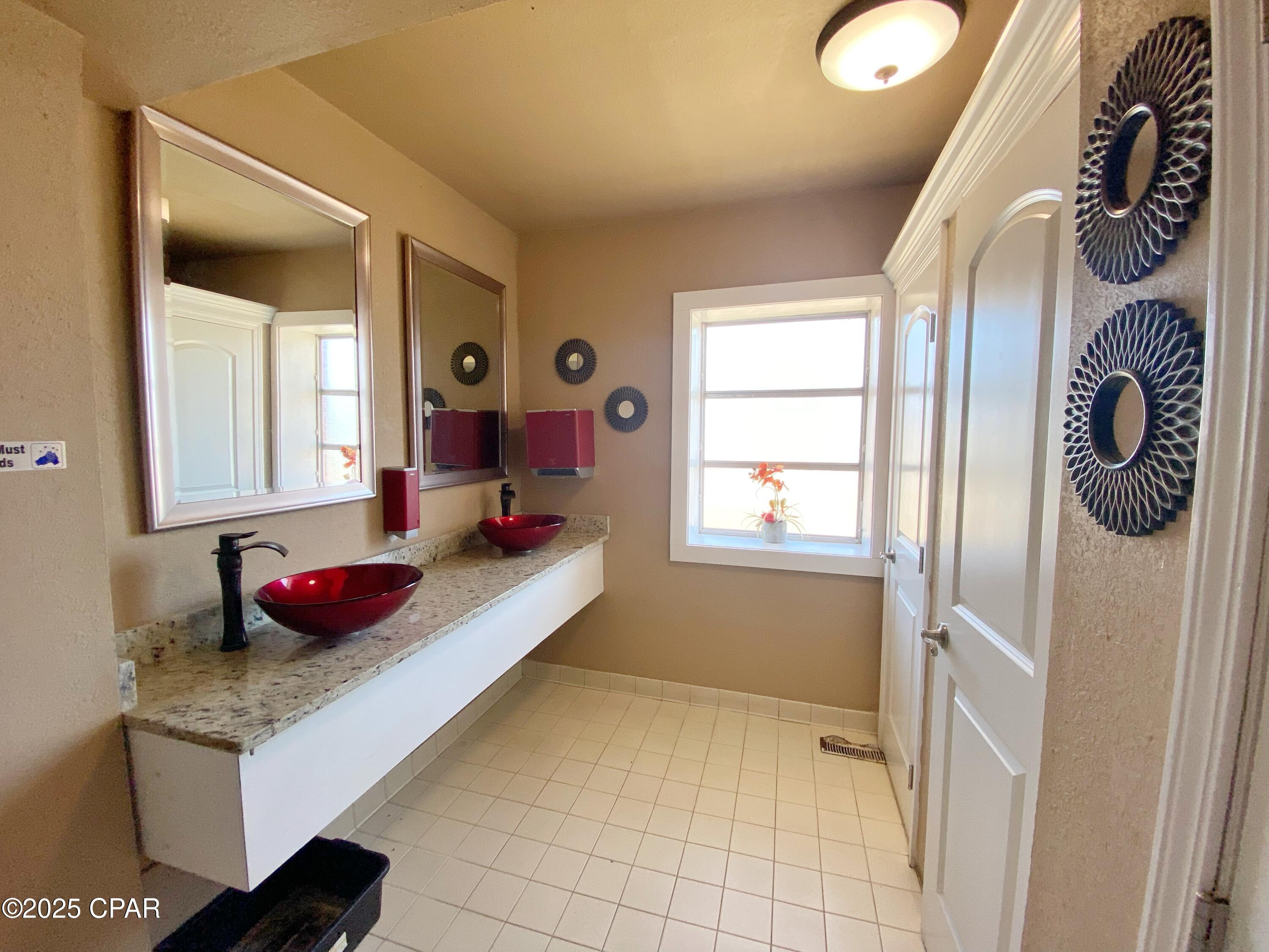 Iuo2umg0_6sa1zwgmbdpbybroszgxsxurytmr06p_3s