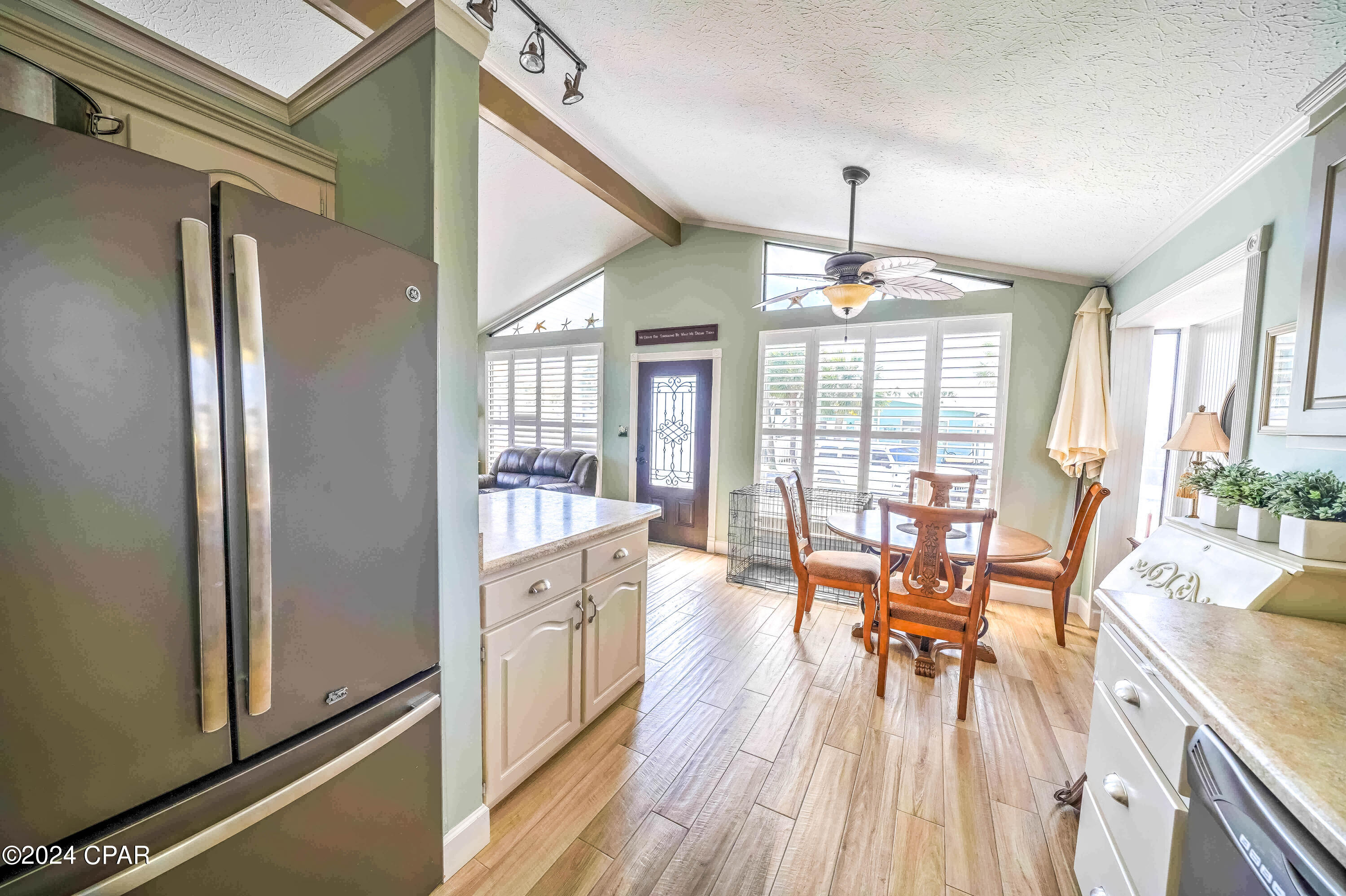 J T9diu6cqicf4dihia0_7bxvqqjwr9dgkgf_bhsk8u