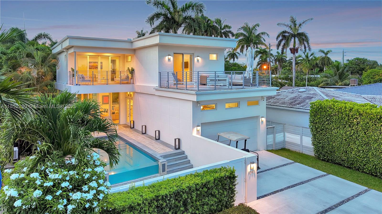 Hollywood Lakes Section