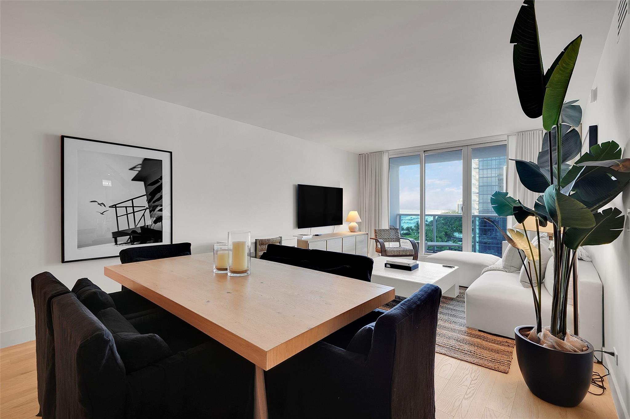 2301 Collins Ave 1008