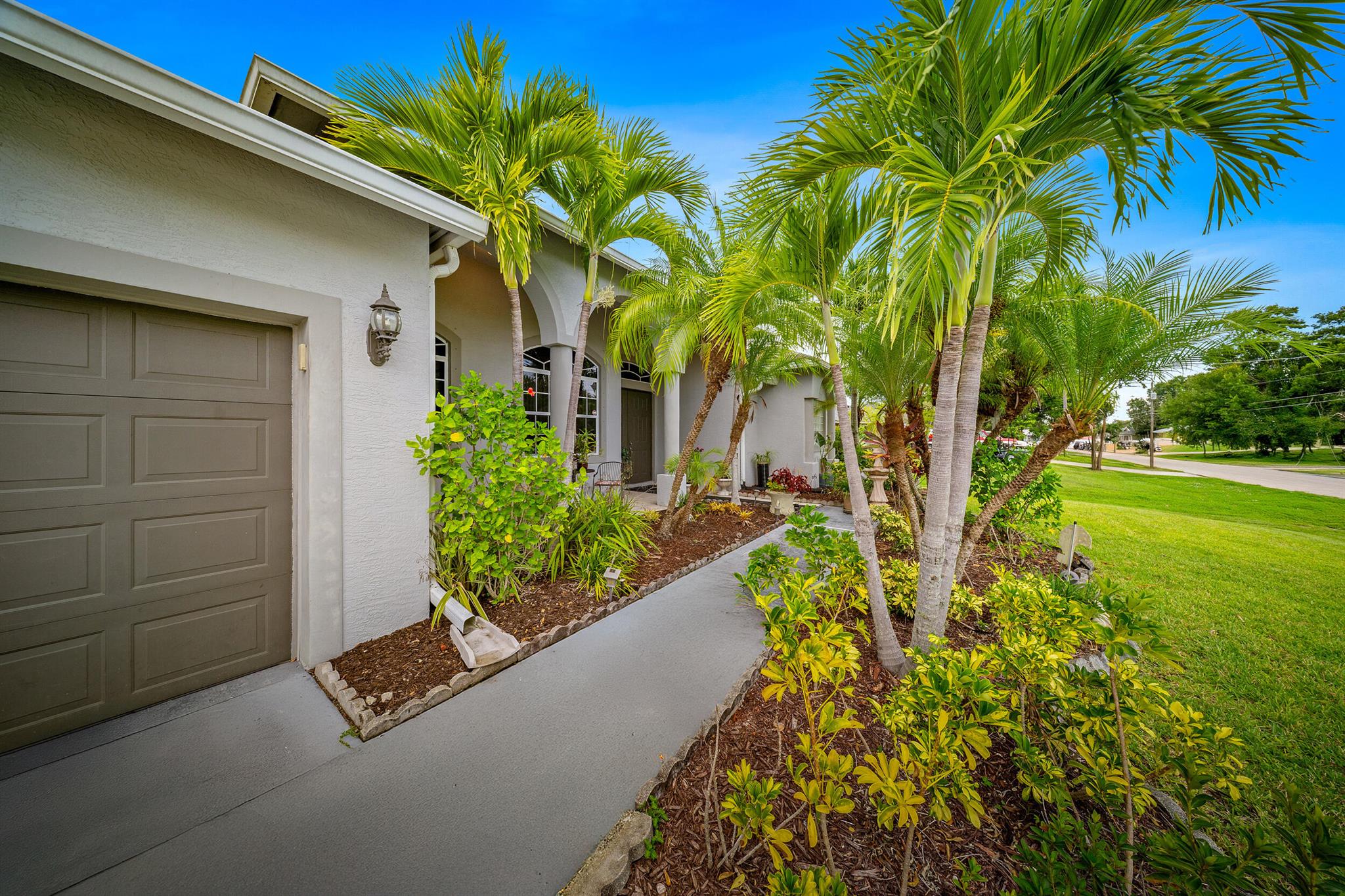 Homes for sale in Port St. Lucie, FL | 1640 Sw Burlington Street, Port St. Lucie, FL 34984 | MLS# R11114218