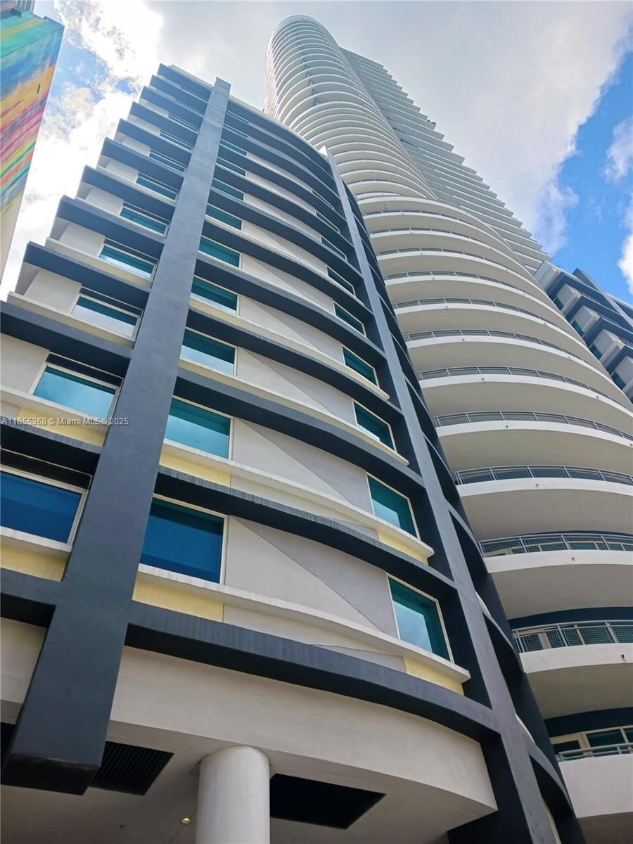 60 SW 13th St #3209, Miami FL 33130