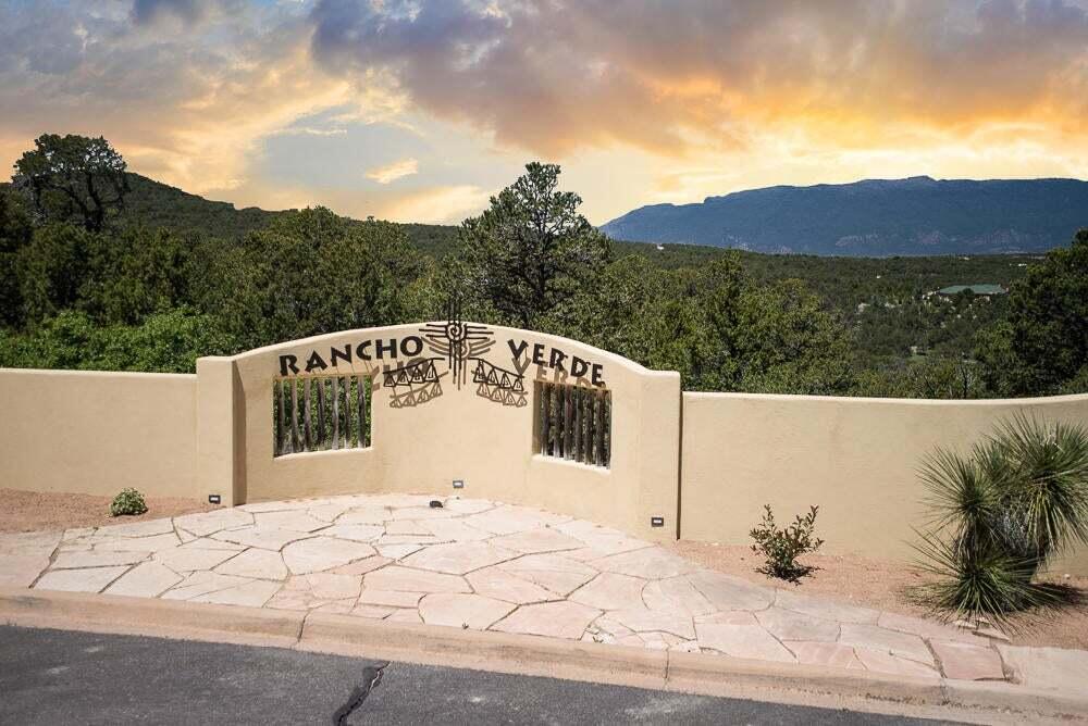 50 Los Pecos Lp, Tijeras