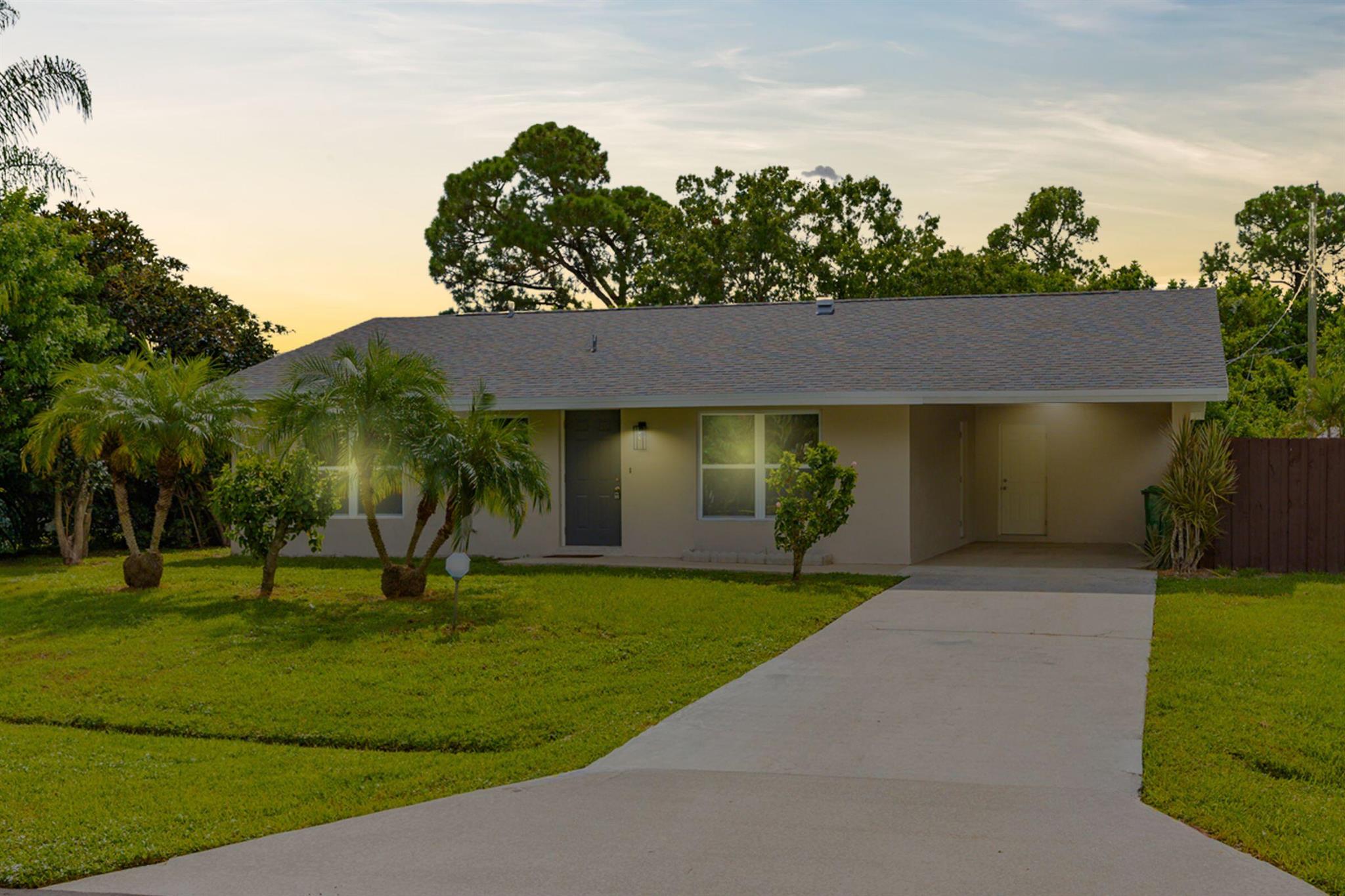 Homes for sale in Port St Lucie, FL | 216 Se Fallon Dr, Port St Lucie, FL 34983 | MLS# R11114283