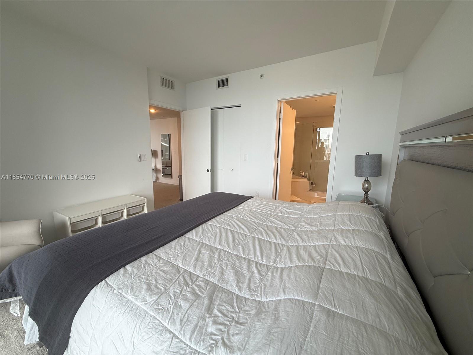 45 SW 9th St #3001, Miami FL 33130