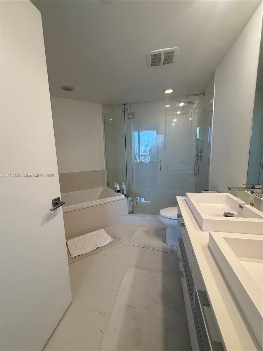 45 SW 9th St #3001, Miami FL 33130