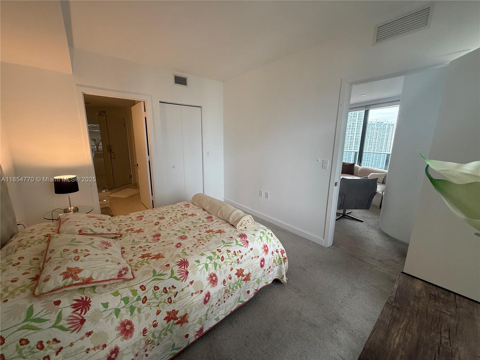 45 SW 9th St #3001, Miami FL 33130