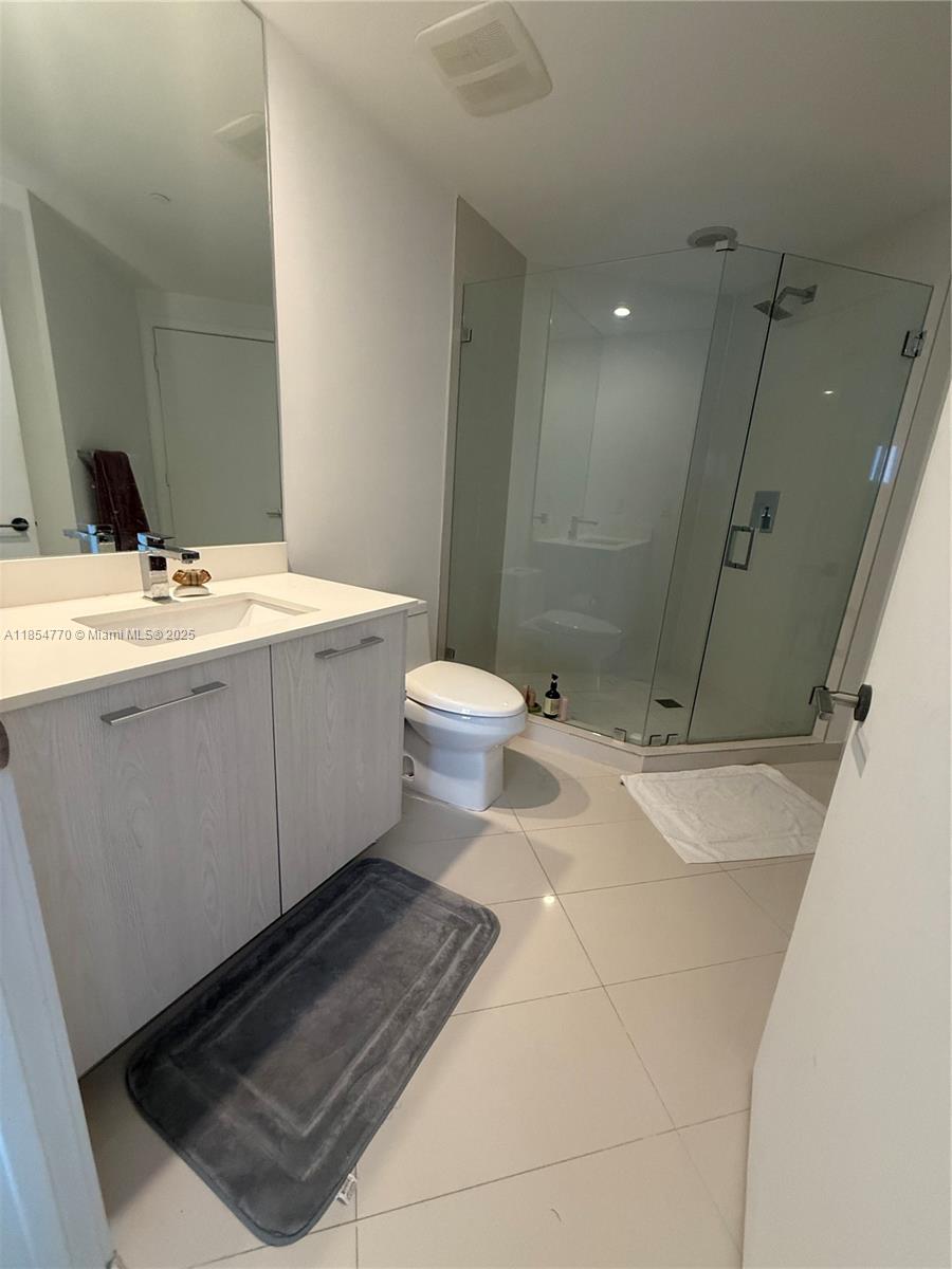 45 SW 9th St #3001, Miami FL 33130