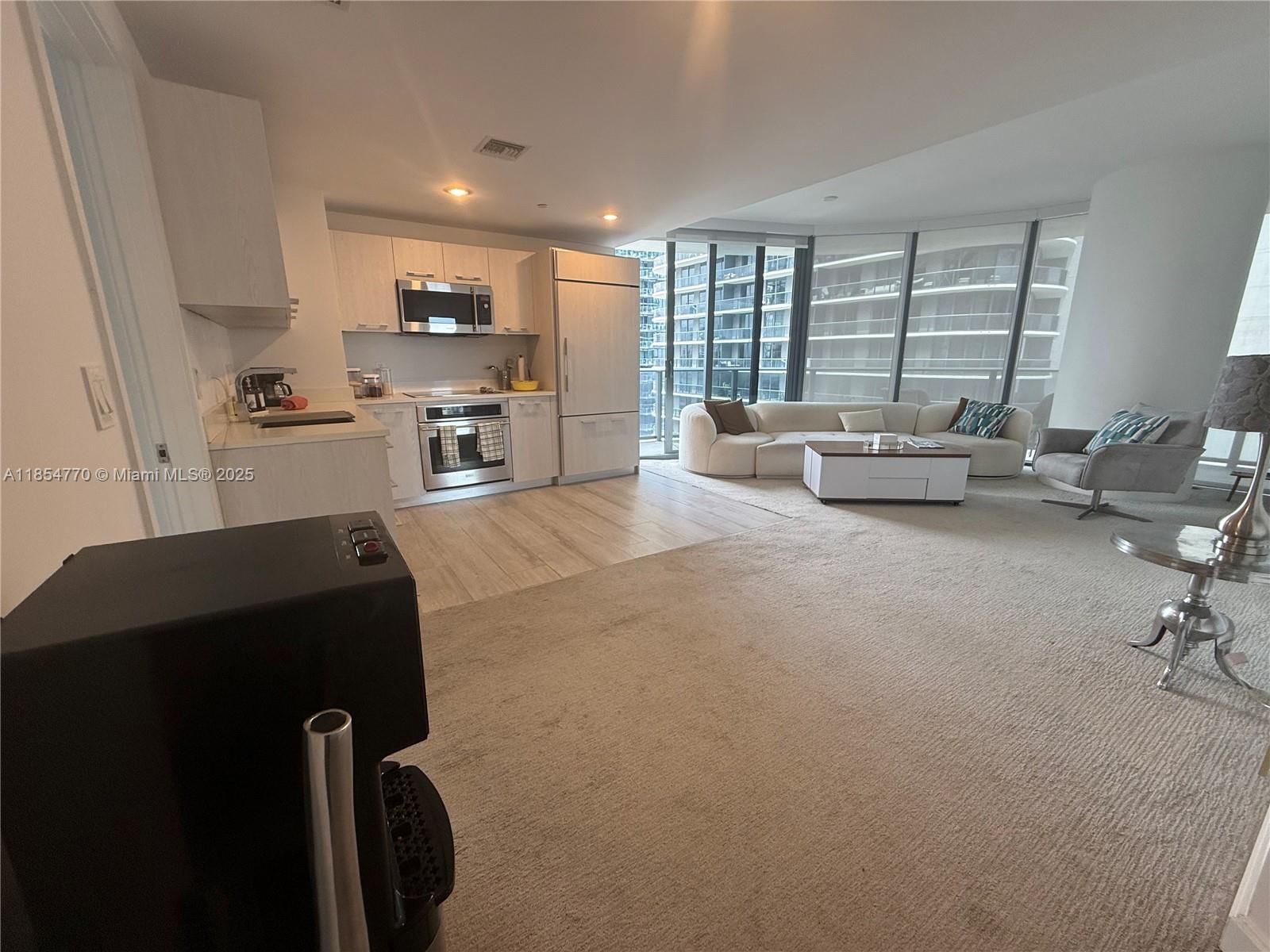 45 SW 9th St #3001, Miami FL 33130