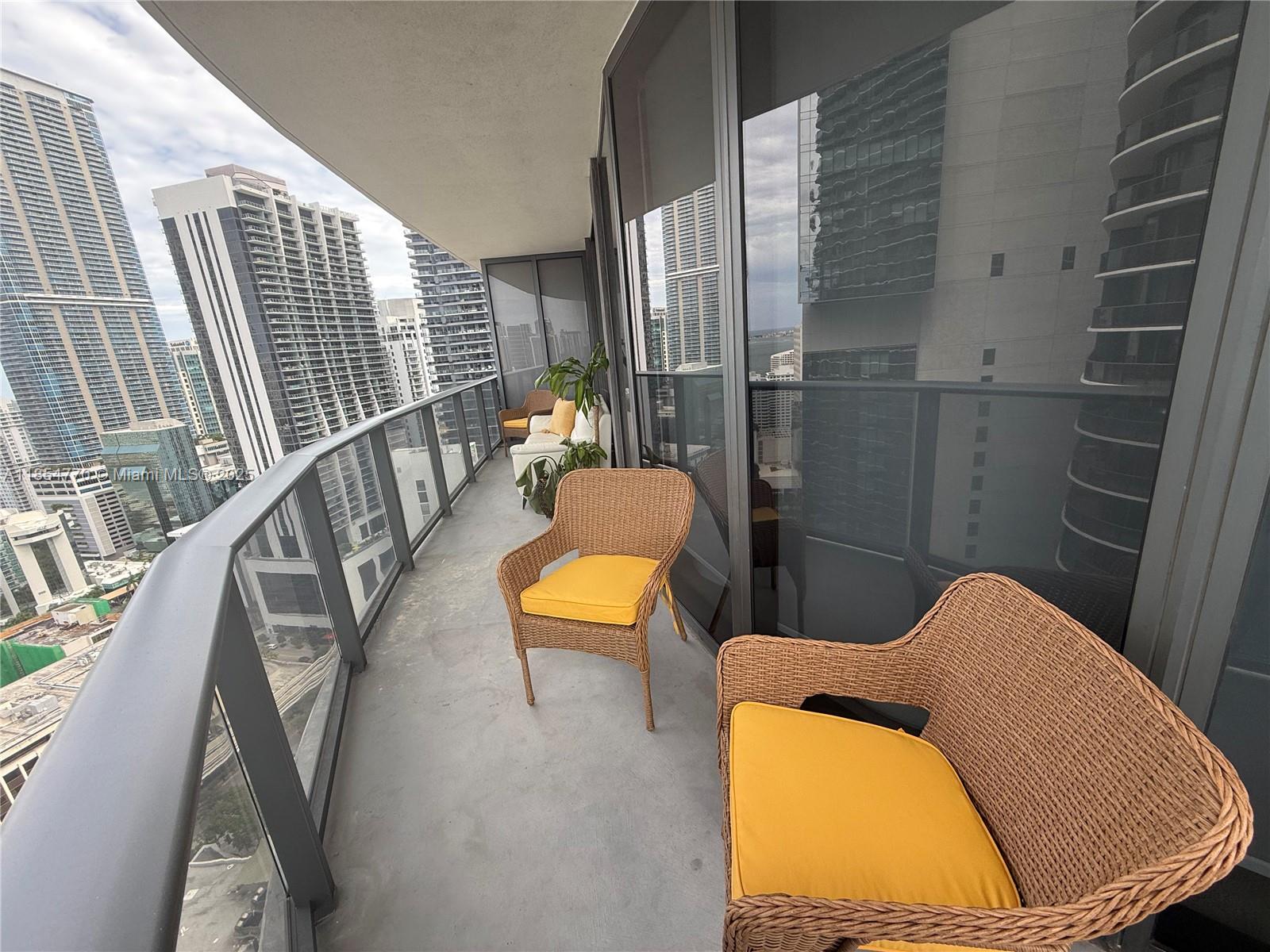 45 SW 9th St #3001, Miami FL 33130