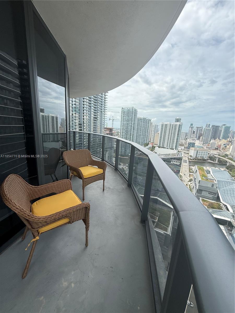 45 SW 9th St #3001, Miami FL 33130