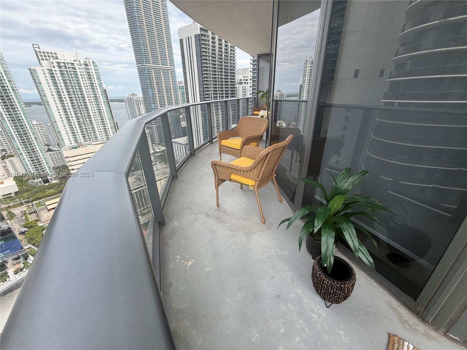 45 SW 9th St #3001, Miami FL 33130