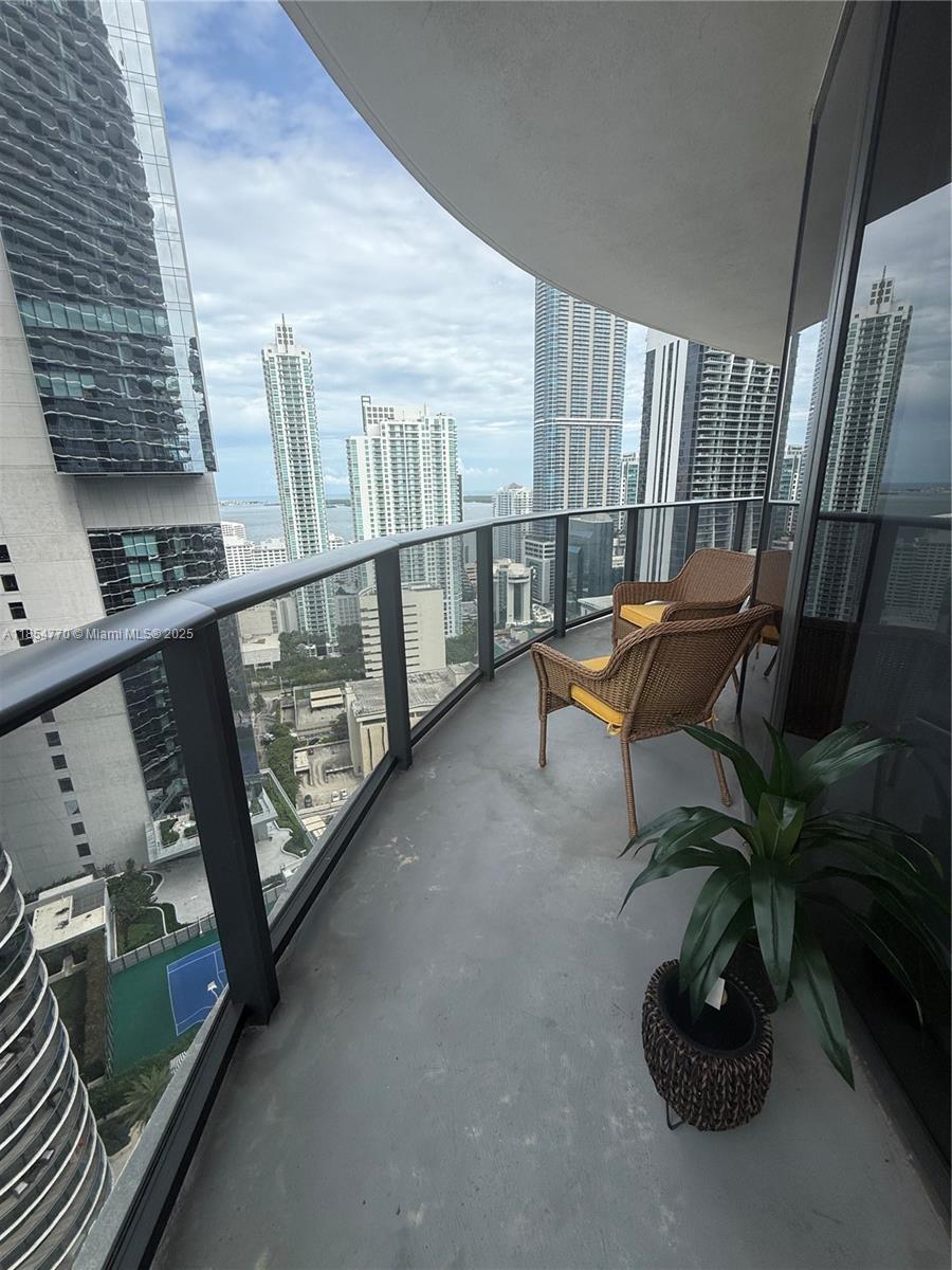 45 SW 9th St #3001, Miami FL 33130