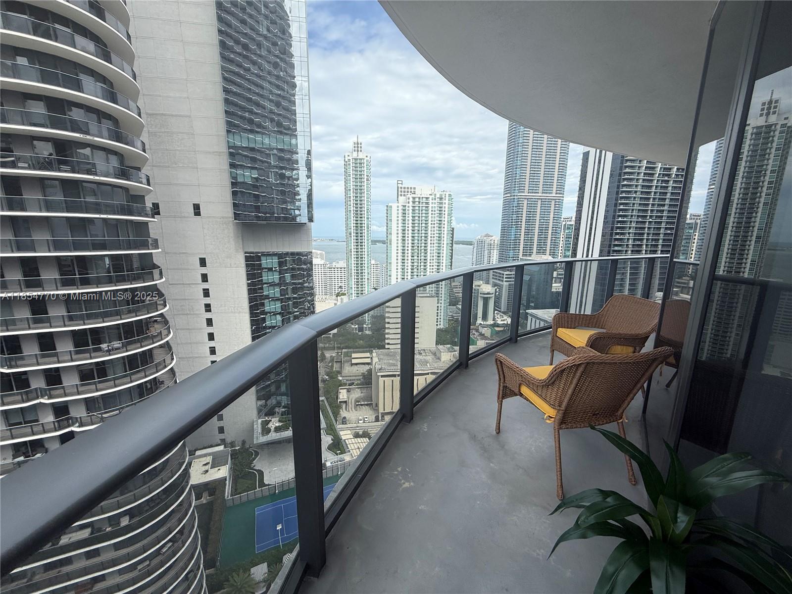 45 SW 9th St #3001, Miami FL 33130